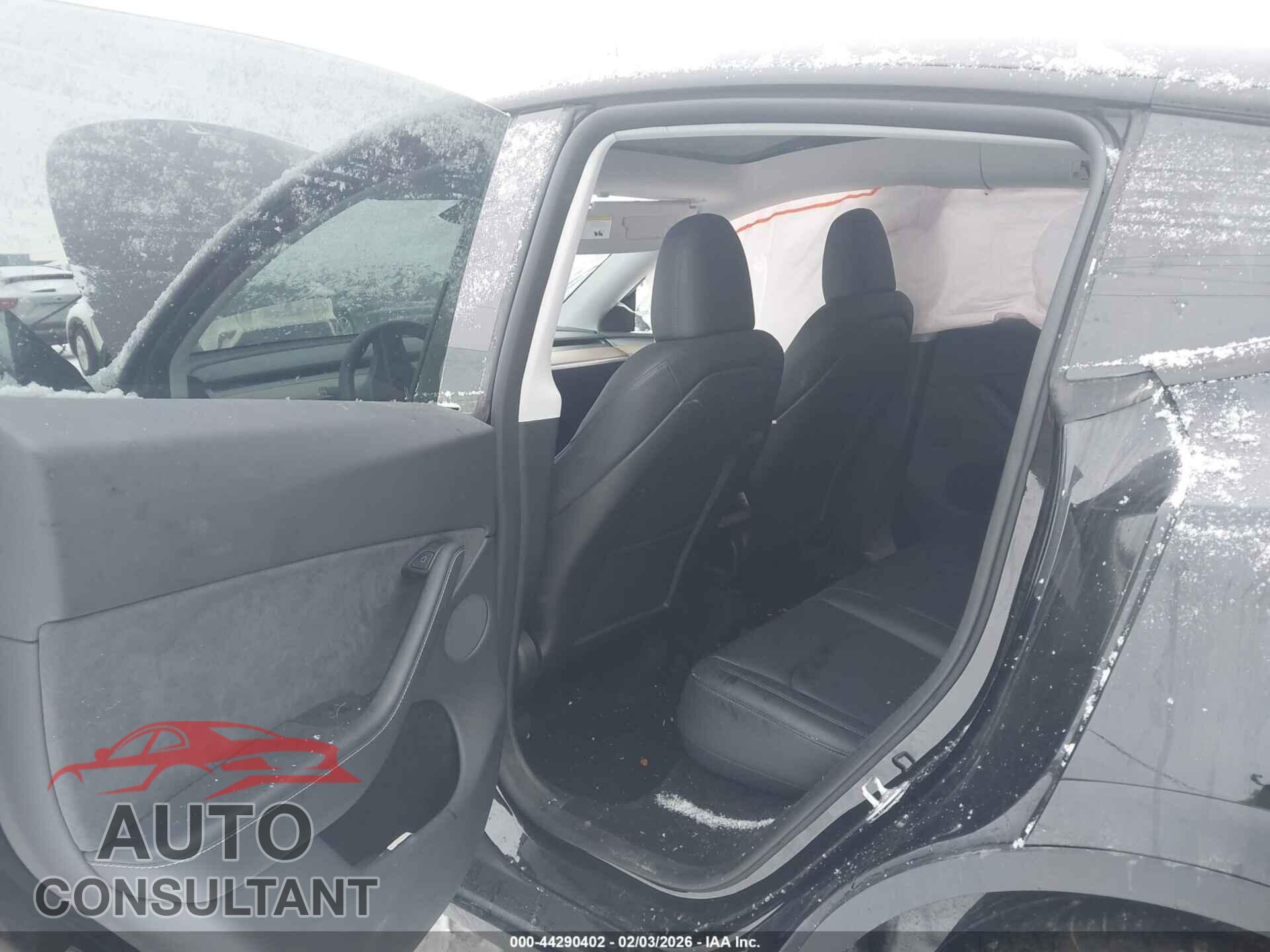 TESLA MODEL Y 2024 - 7SAYGDEE3RA237607
