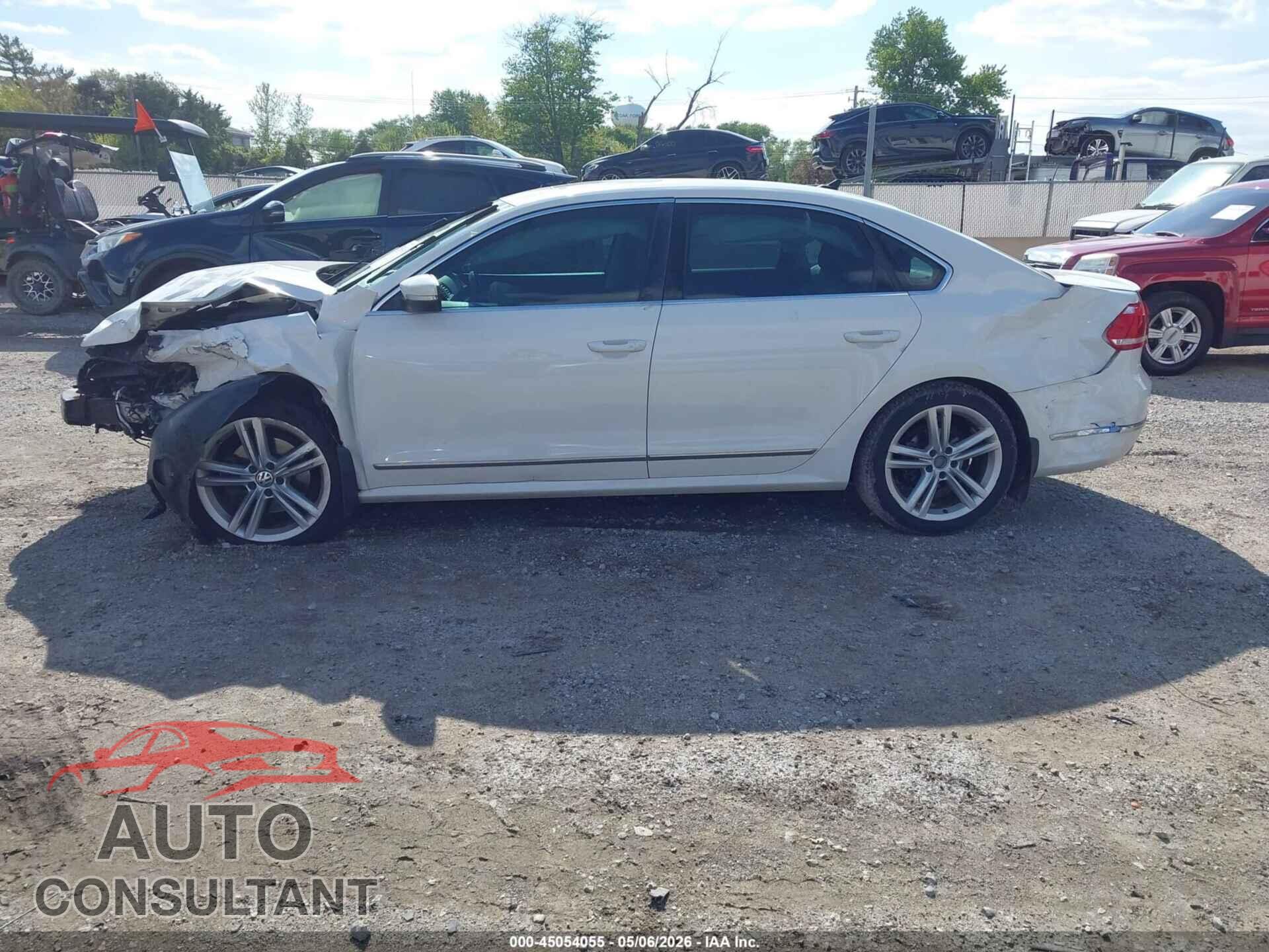 VOLKSWAGEN PASSAT 2013 - 1VWCN7A31DC108564