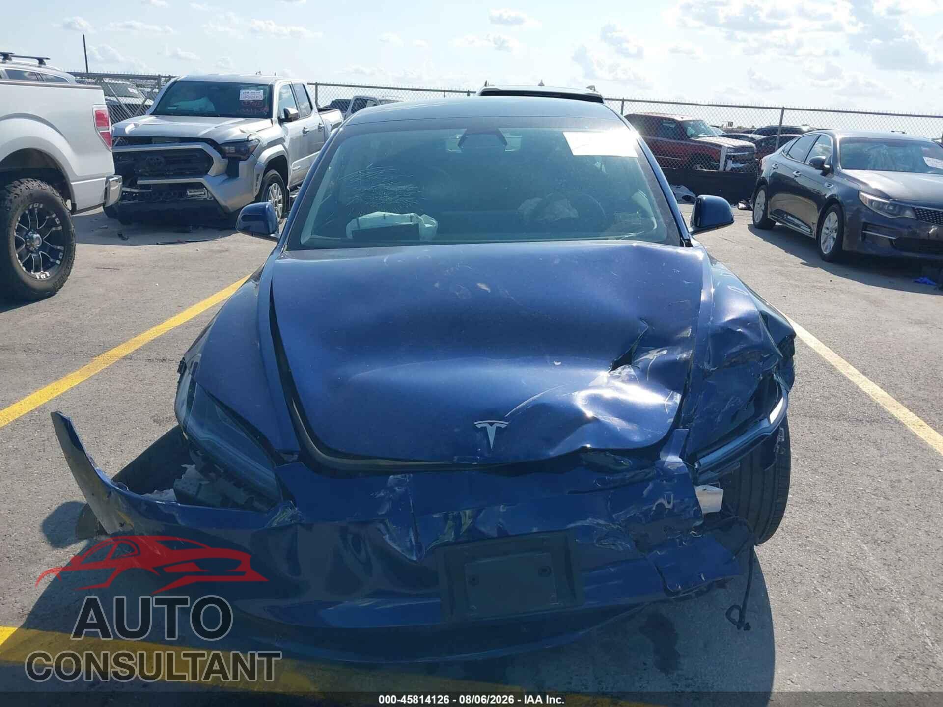 TESLA MODEL 3 2024 - 5YJ3E1EA0RF824097