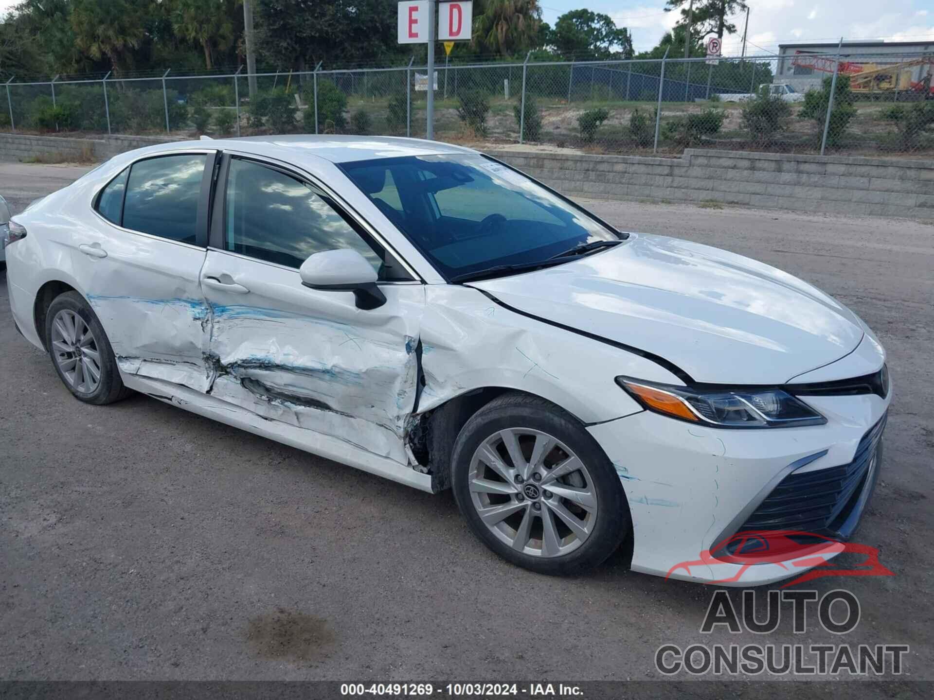 TOYOTA CAMRY 2022 - 4T1C11AKXNU658341