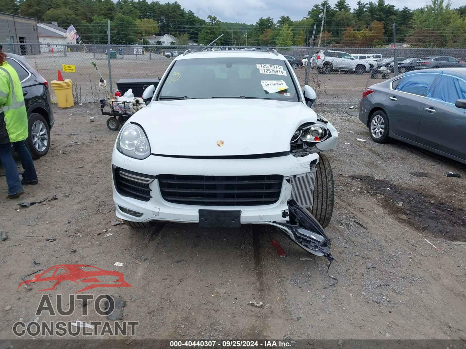 PORSCHE CAYENNE 2017 - WP1AD2A23HLA84005