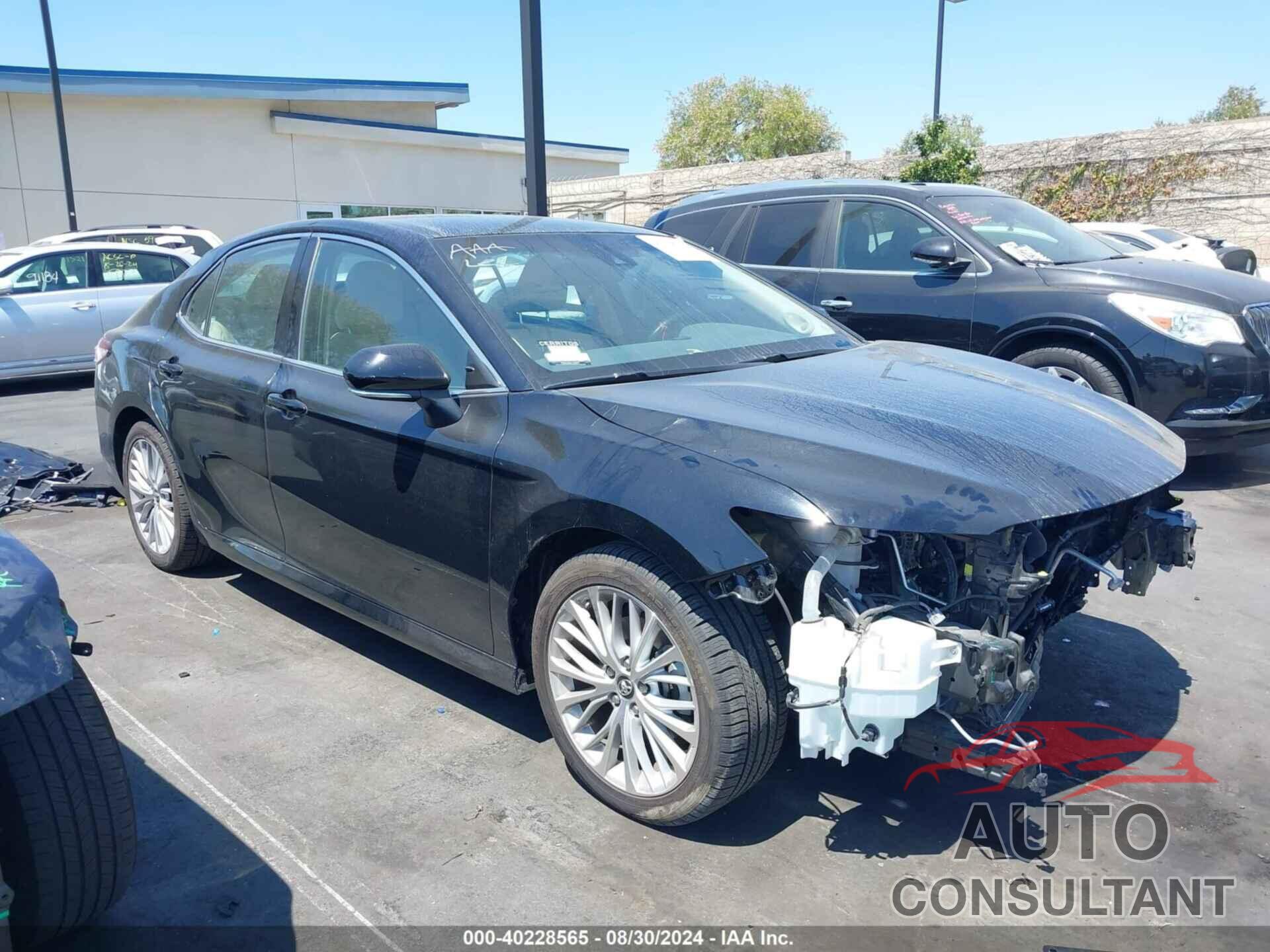 TOYOTA CAMRY 2018 - 4T1B11HK3JU038118