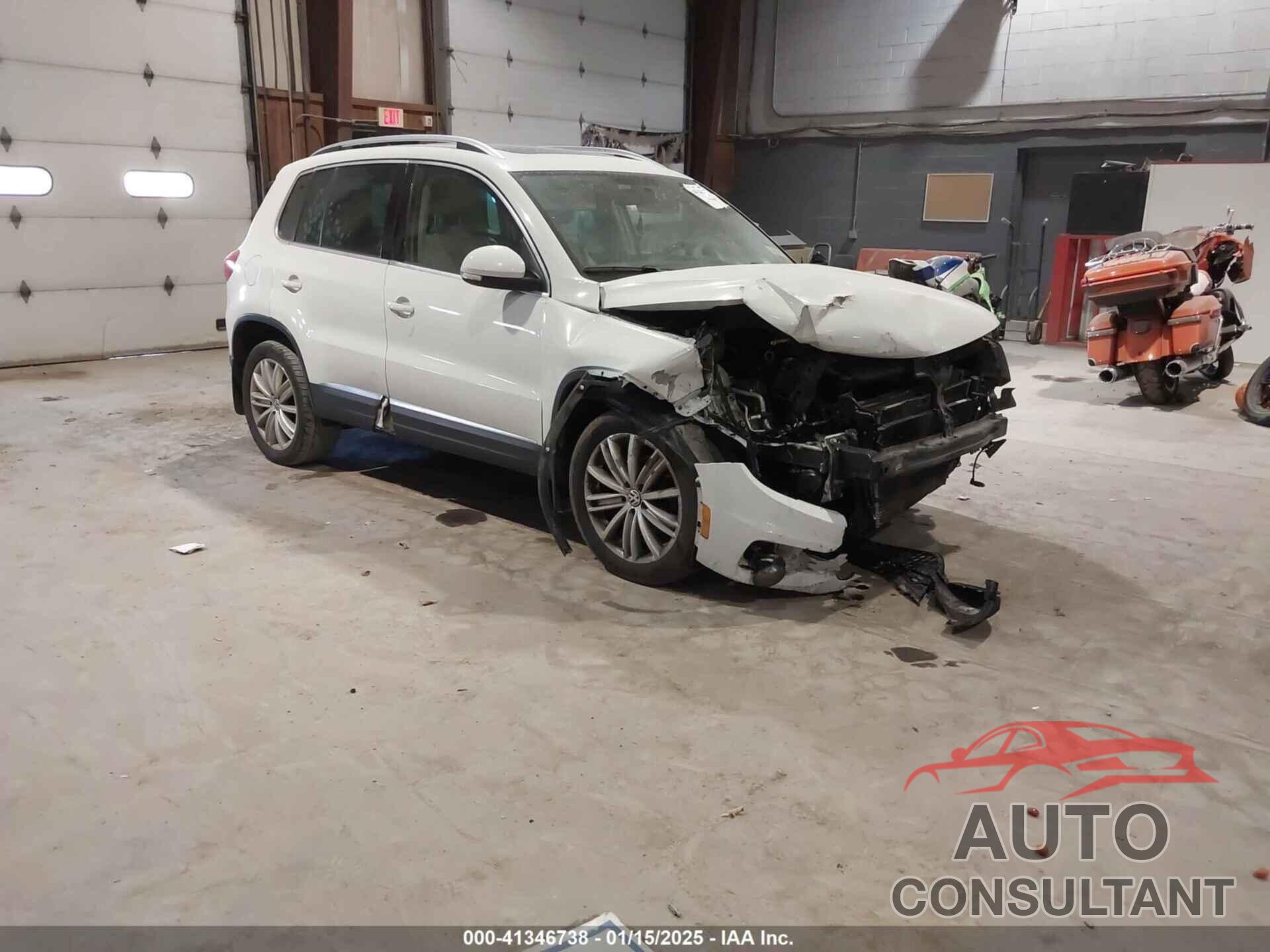 VOLKSWAGEN TIGUAN 2015 - WVGBV7AX3FW516854