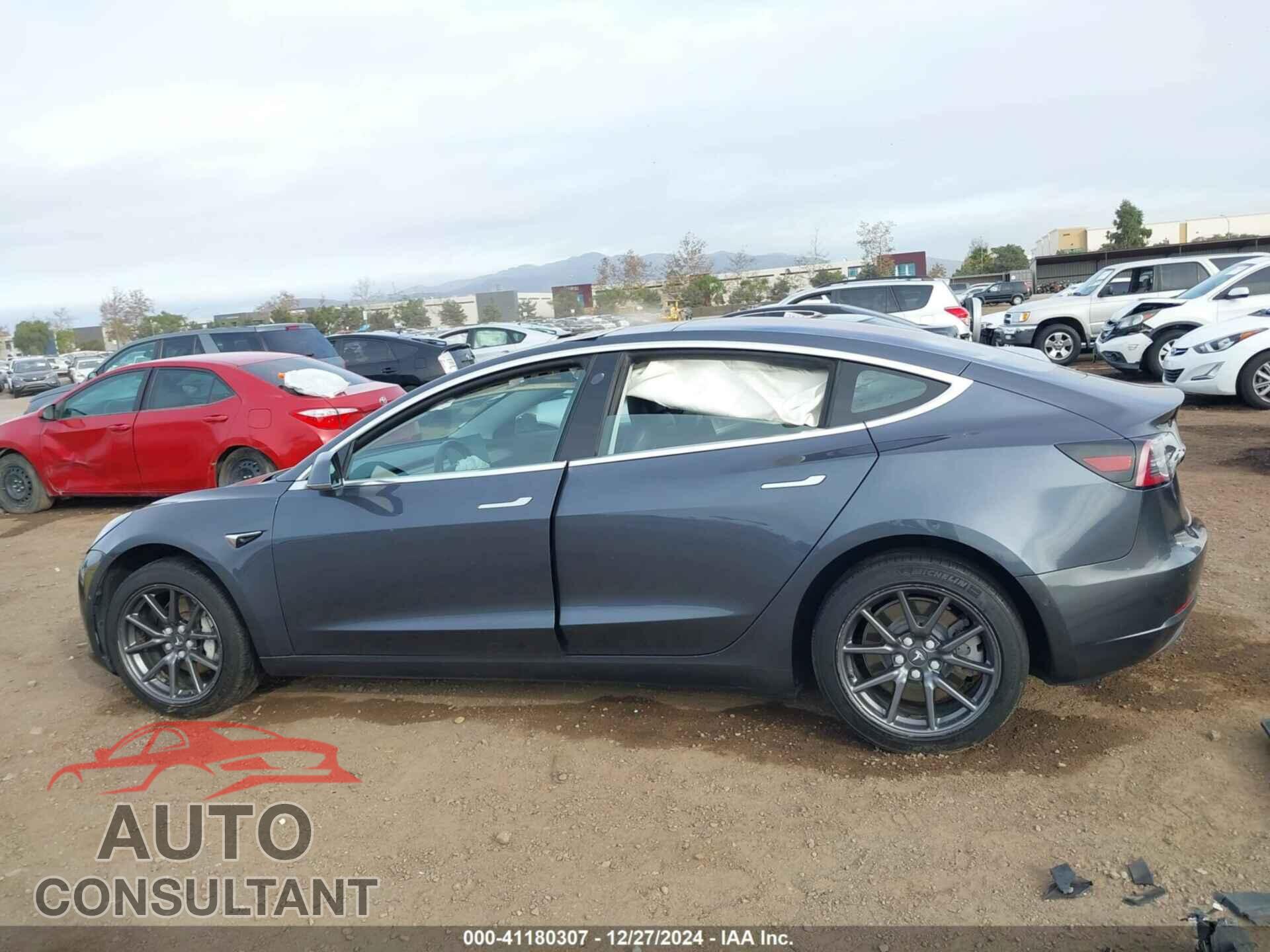 TESLA MODEL 3 2018 - 5YJ3E1EA5JF021919