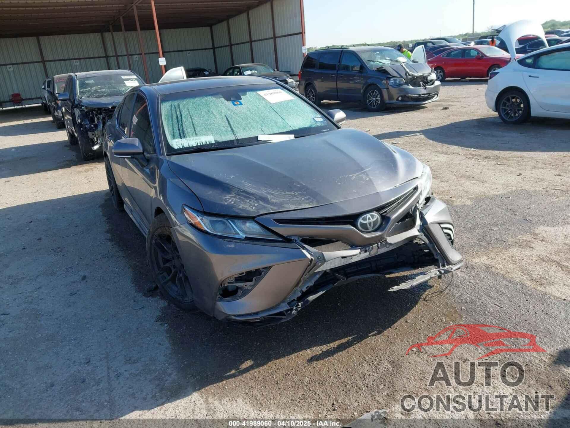 TOYOTA CAMRY 2018 - 4T1B11HK2JU560383