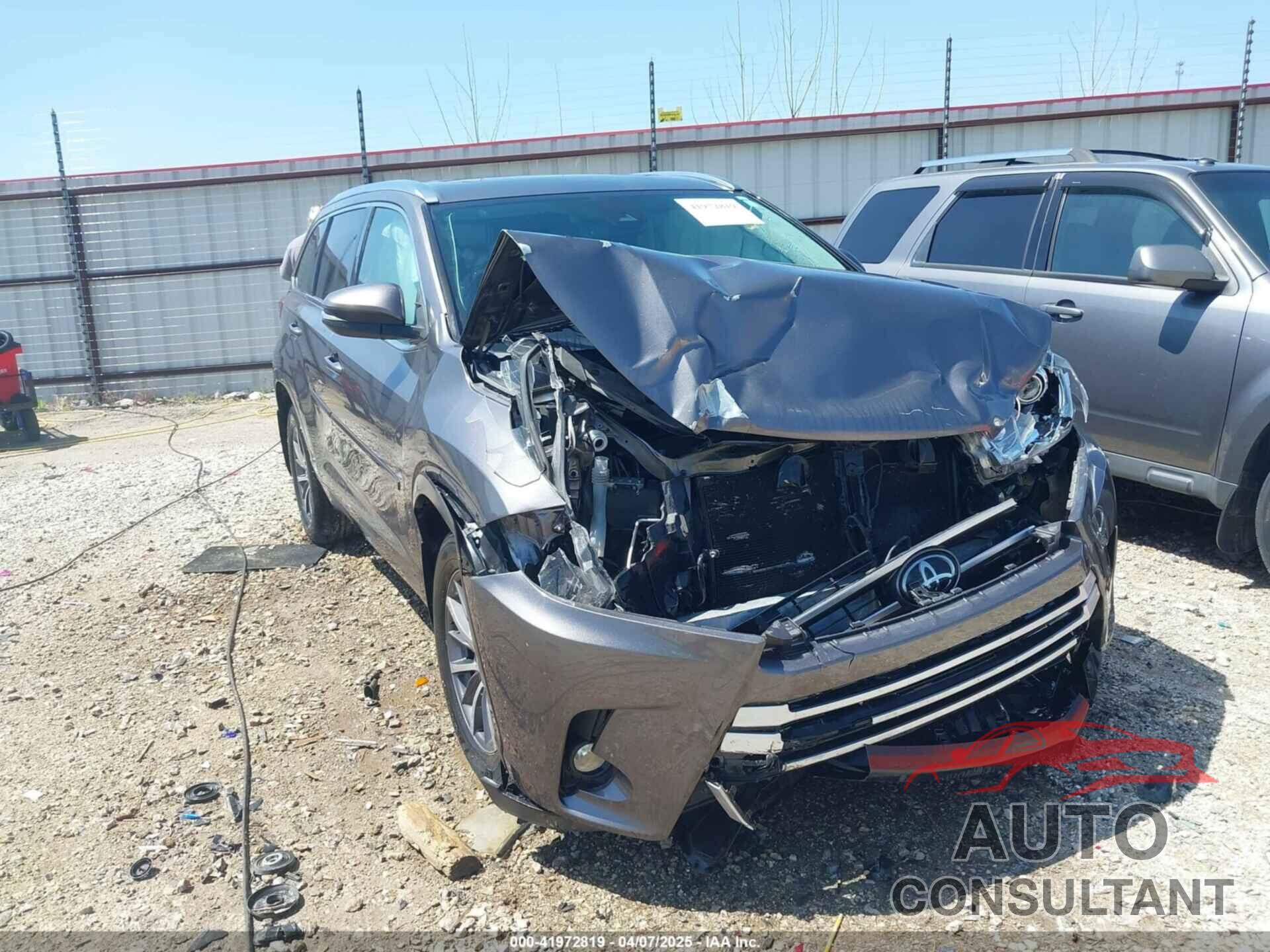 TOYOTA HIGHLANDER 2017 - 5TDKZRFH5HS521093
