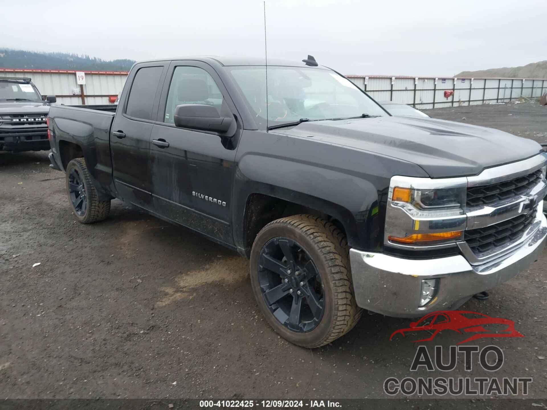 CHEVROLET SILVERADO 1500 2018 - 1GCRCREH2JZ110126