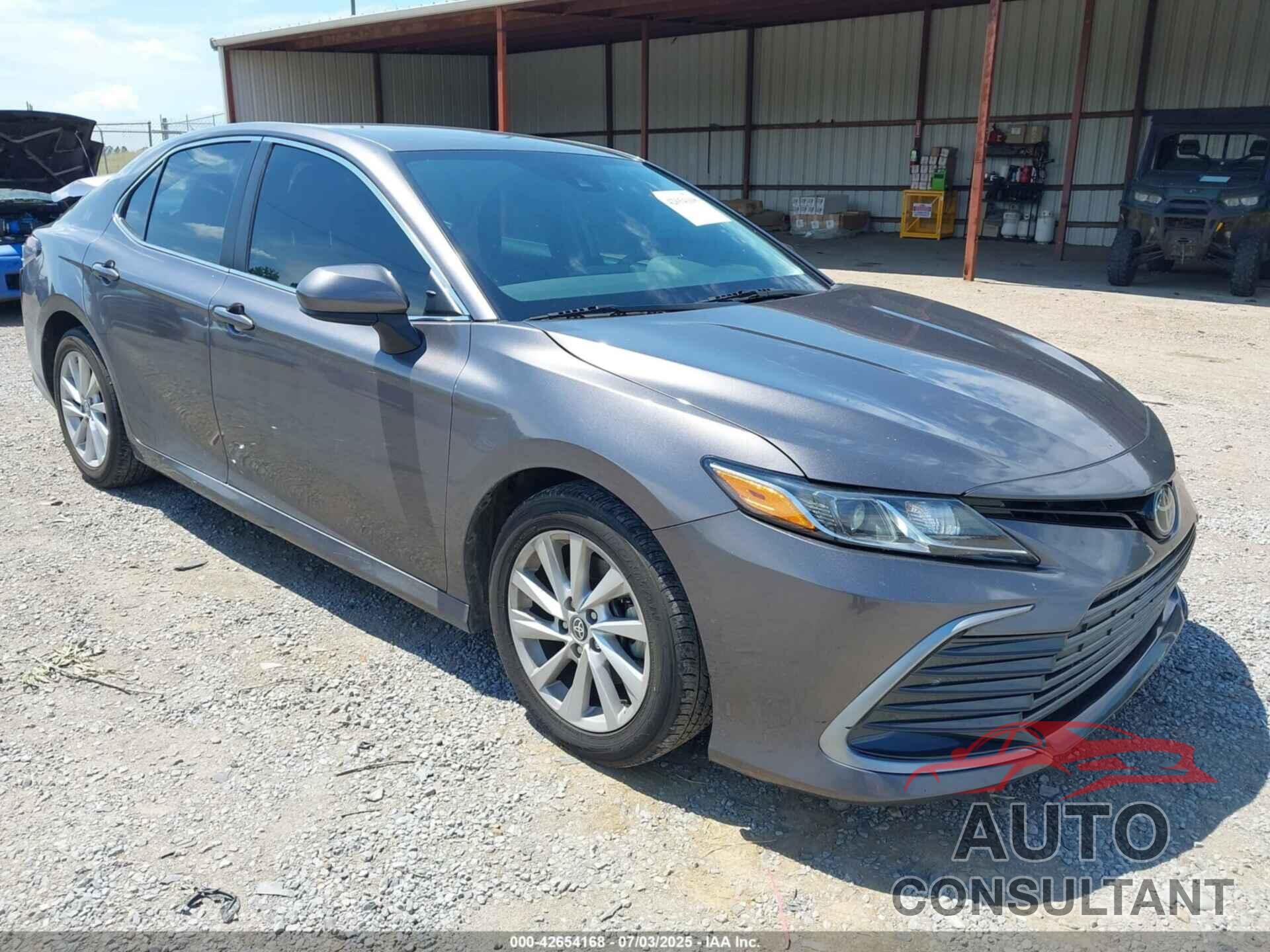 TOYOTA CAMRY 2021 - 4T1C11AK1MU456194