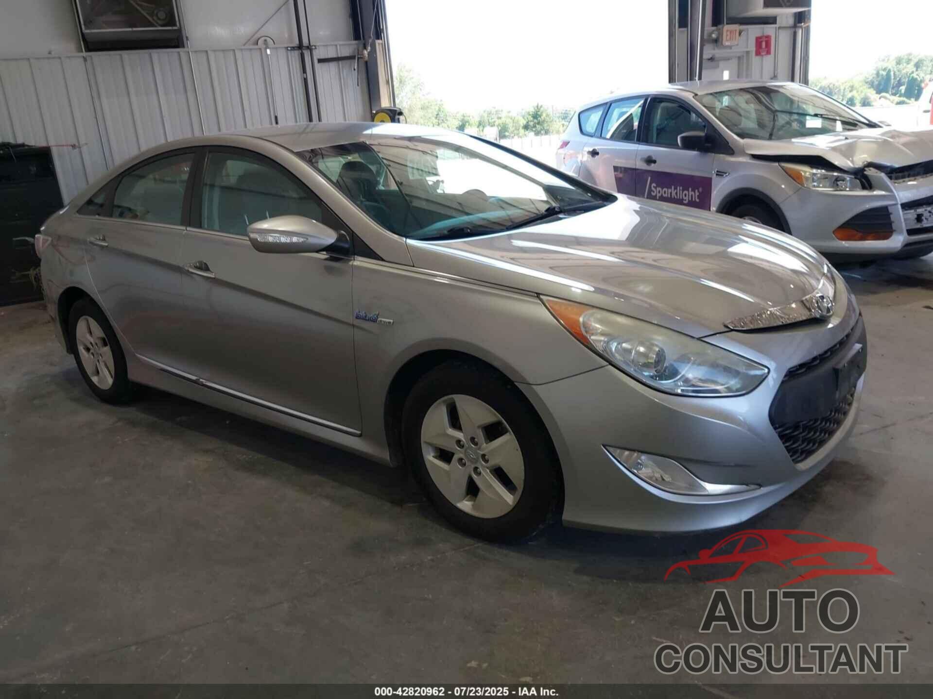 HYUNDAI SONATA HYBRID 2011 - KMHEC4A43BA007006