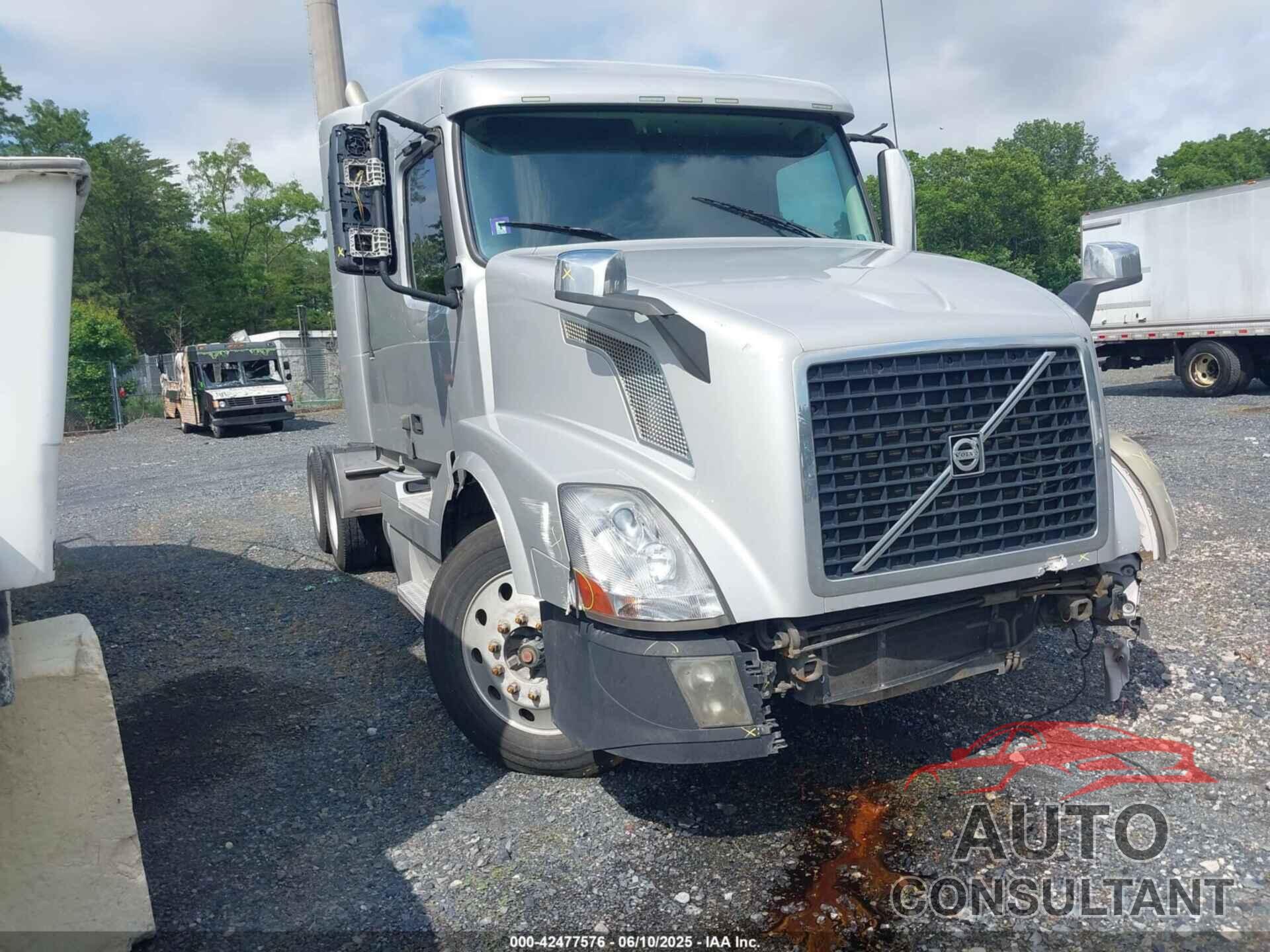 VOLVO VN 2016 - 4V4NC9TH0GN961380