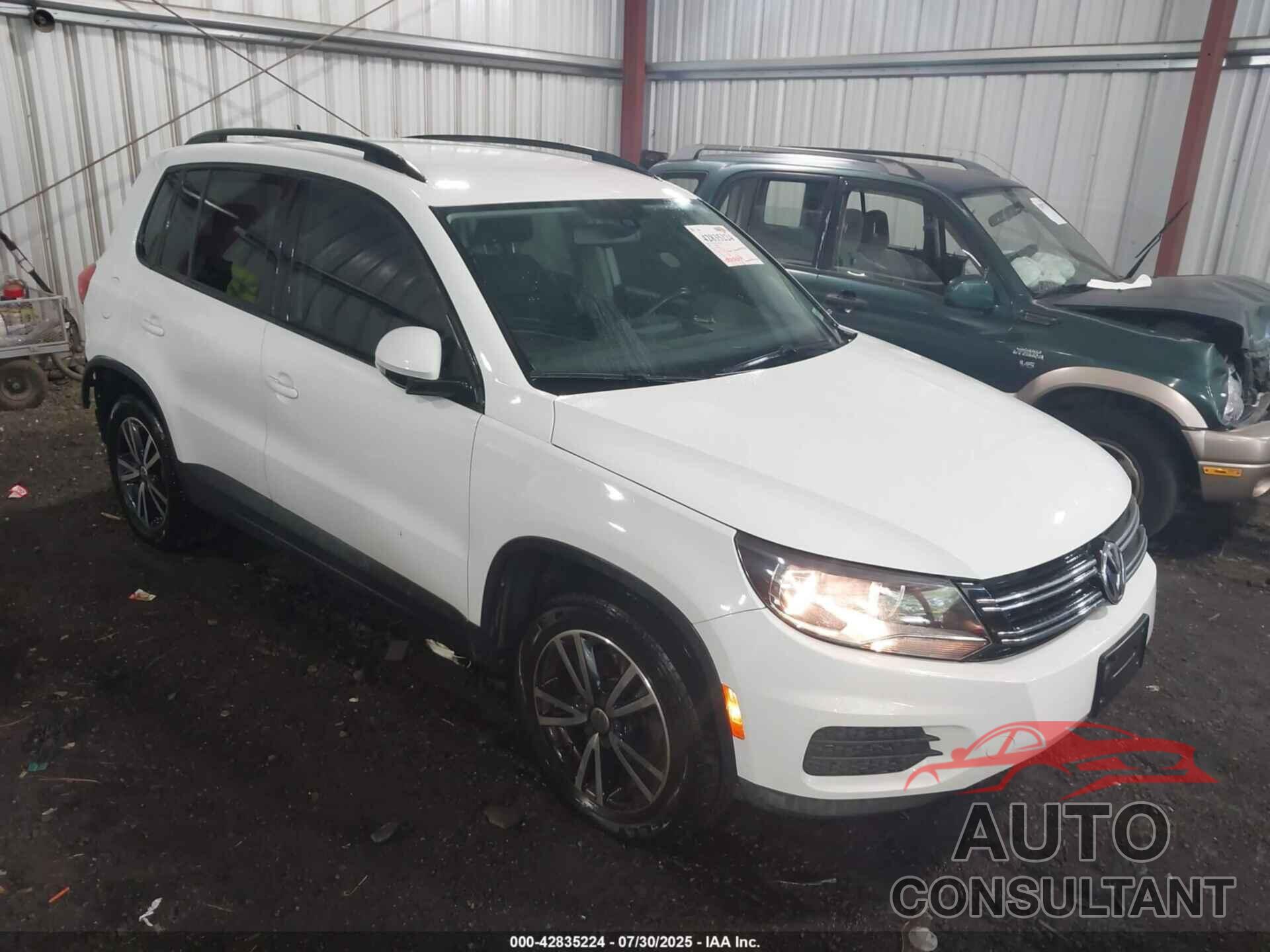 VOLKSWAGEN TIGUAN 2016 - WVGBV7AX1GW528194
