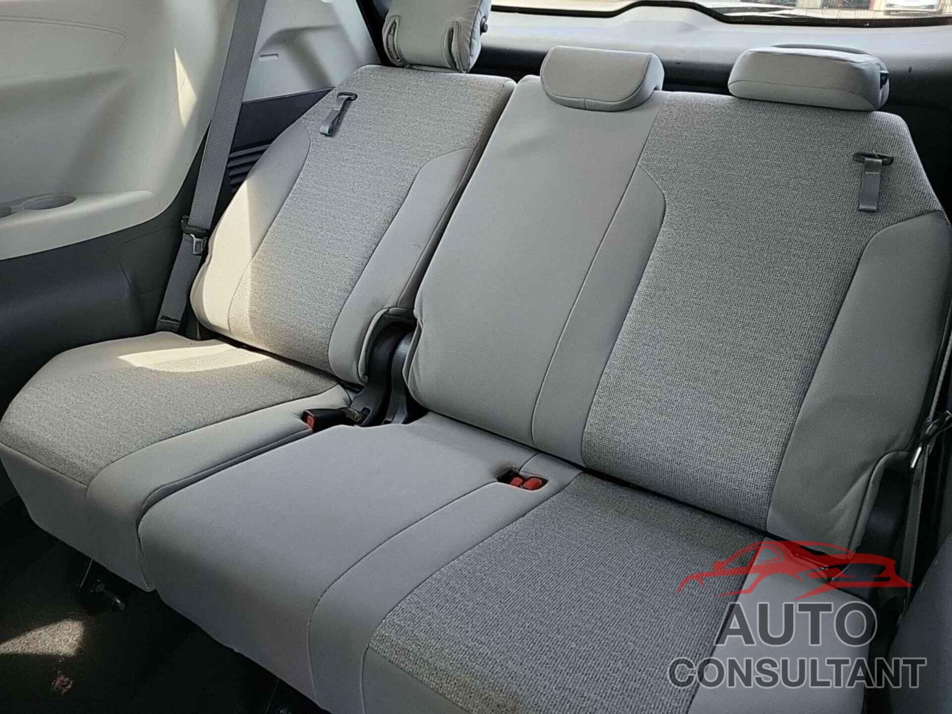 TOYOTA SIENNA 2022 - 5TDKSKFCXNS070061