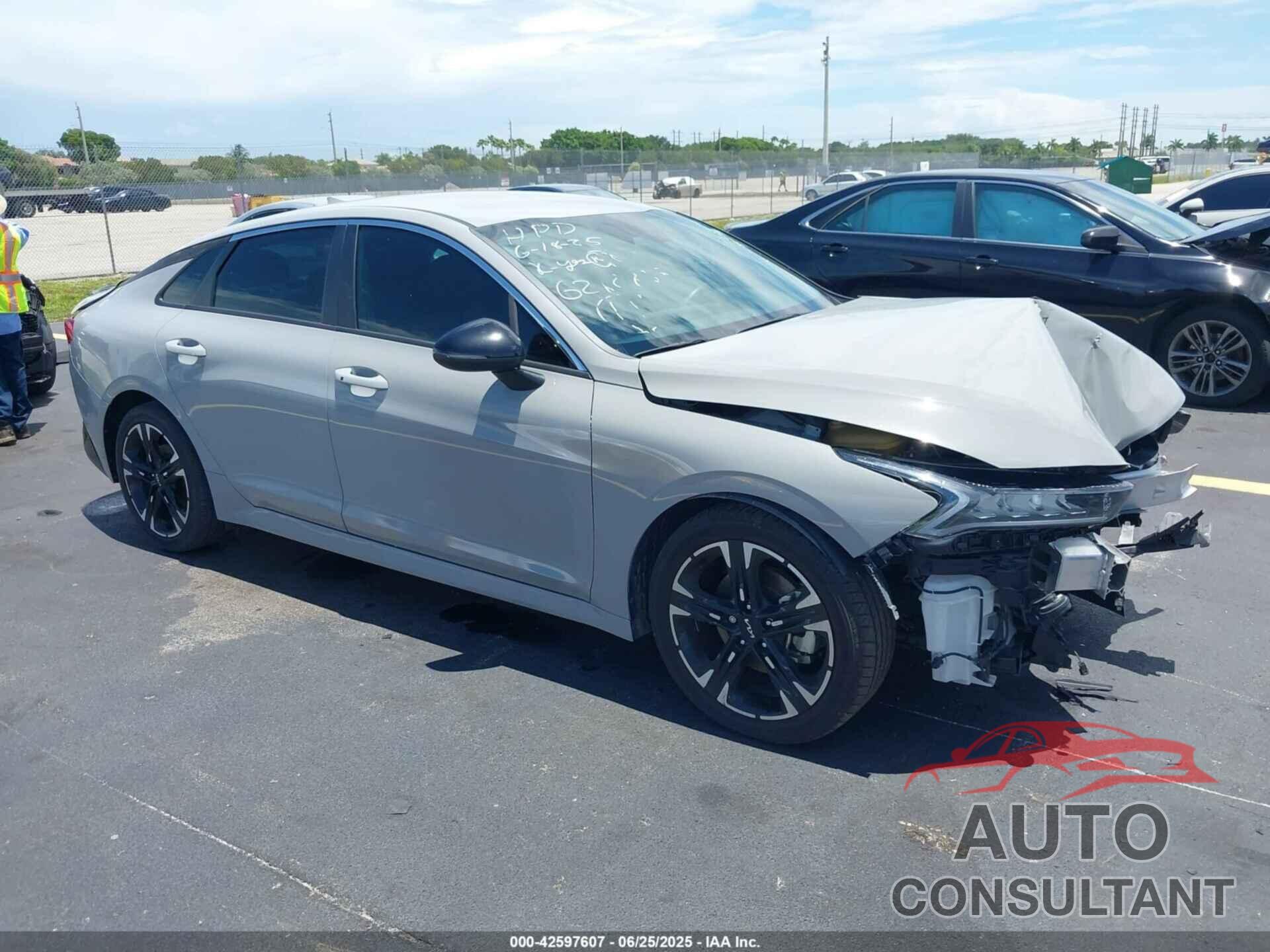 KIA K5 2023 - 5XXG64J27PG212987
