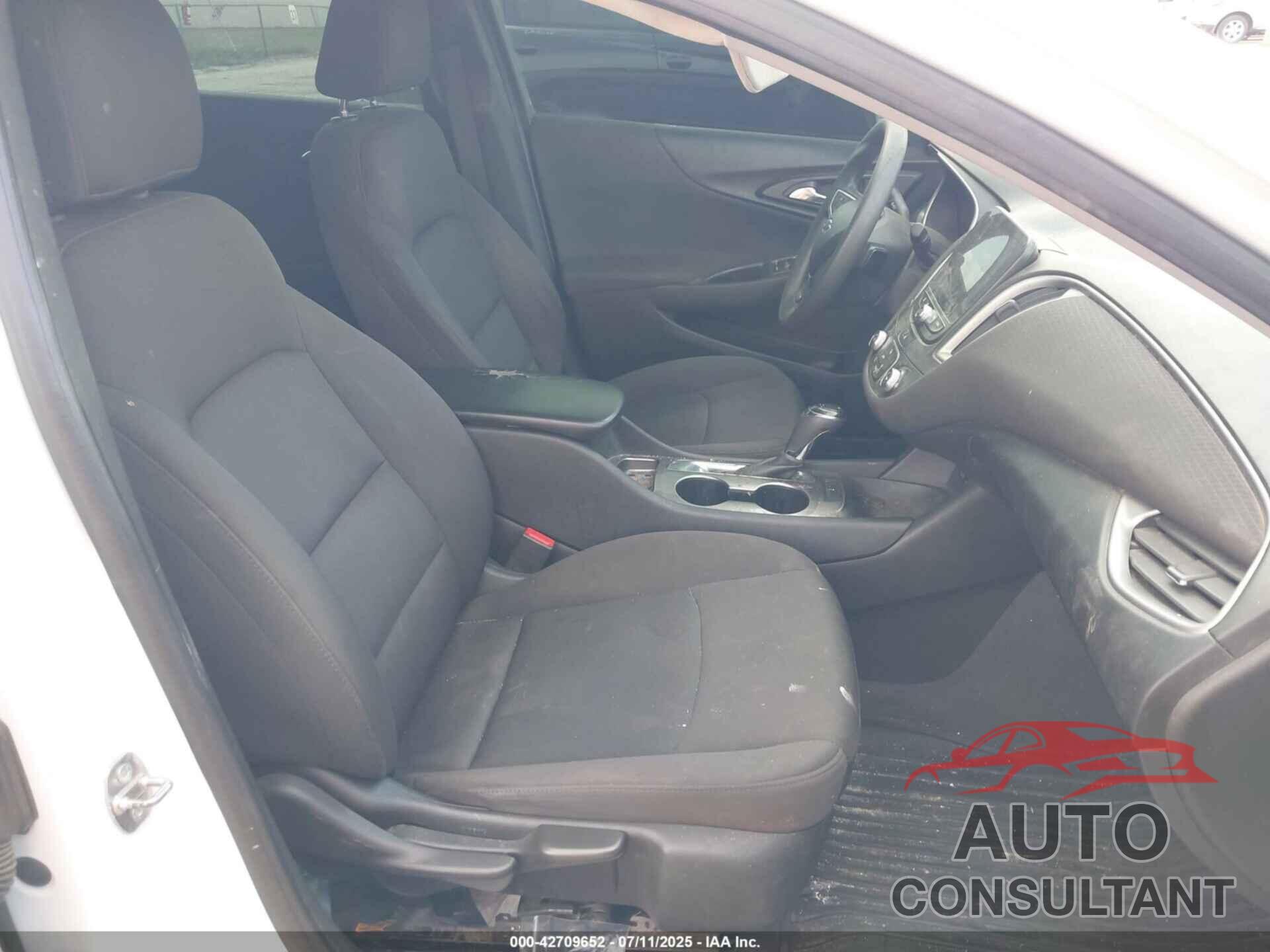CHEVROLET MALIBU 2019 - 1G1ZB5ST2KF173727