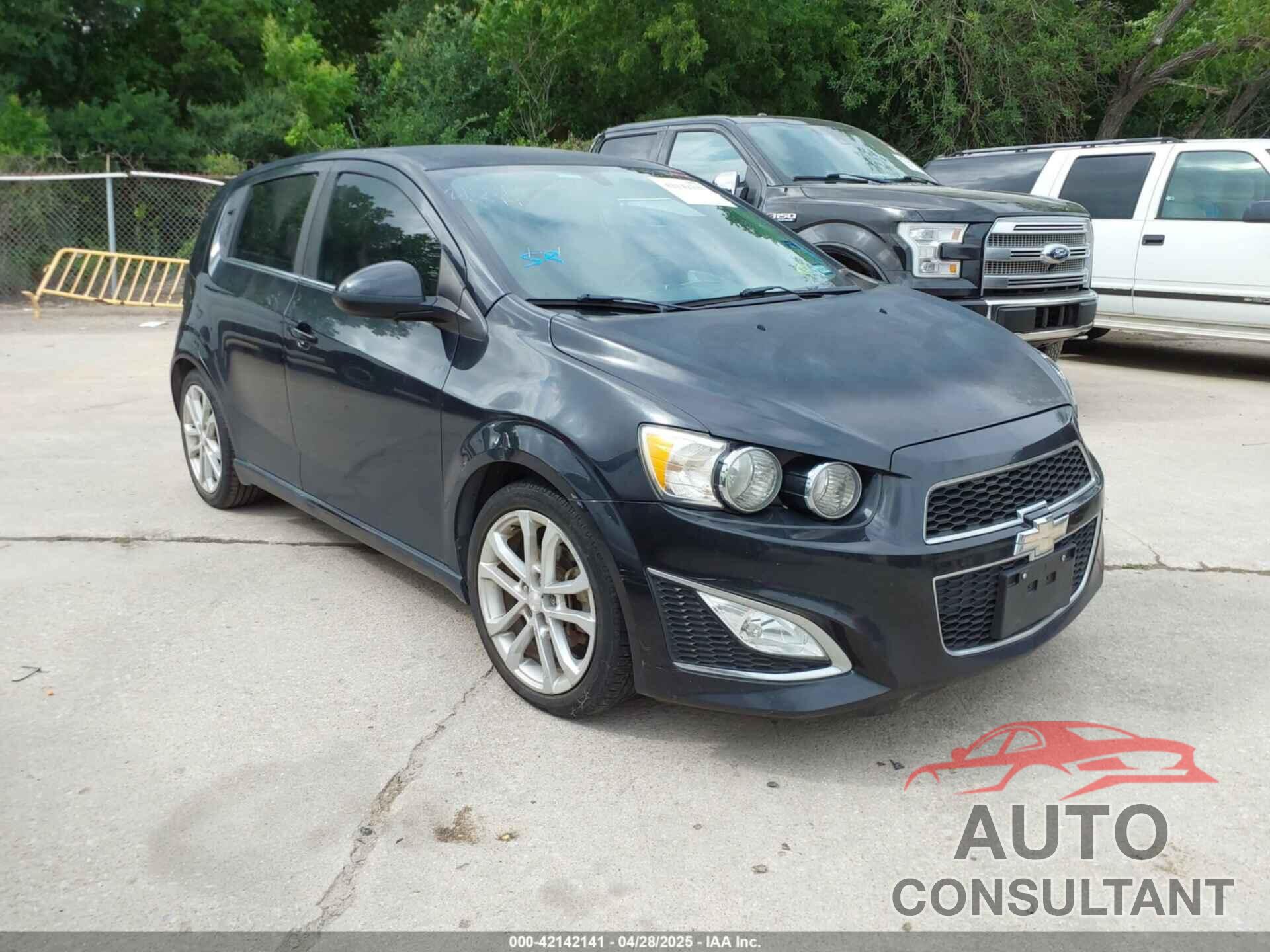 CHEVROLET SONIC 2015 - 1G1JH6SB5F4126282