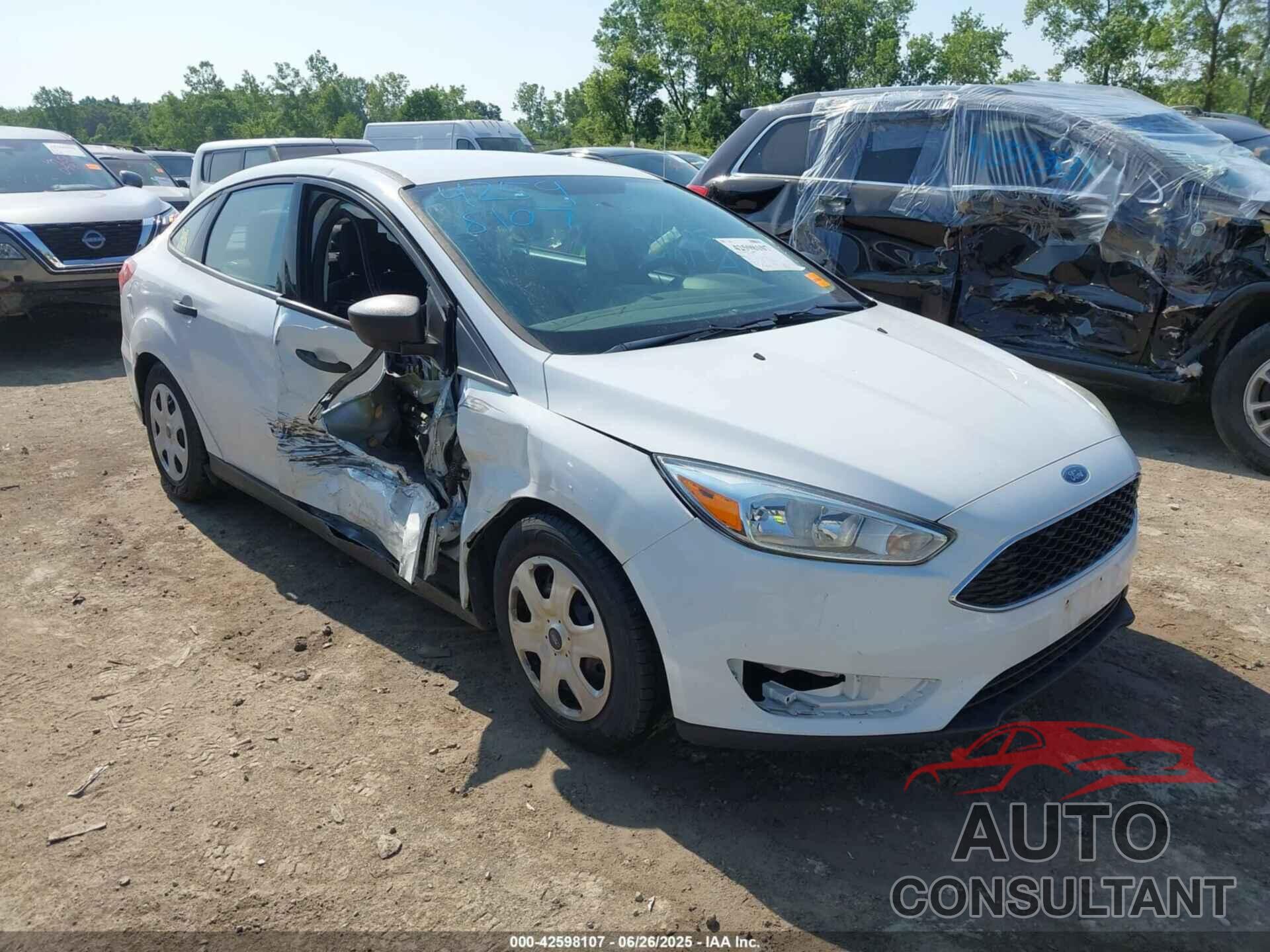 FORD FOCUS 2015 - 1FADP3E26FL217266