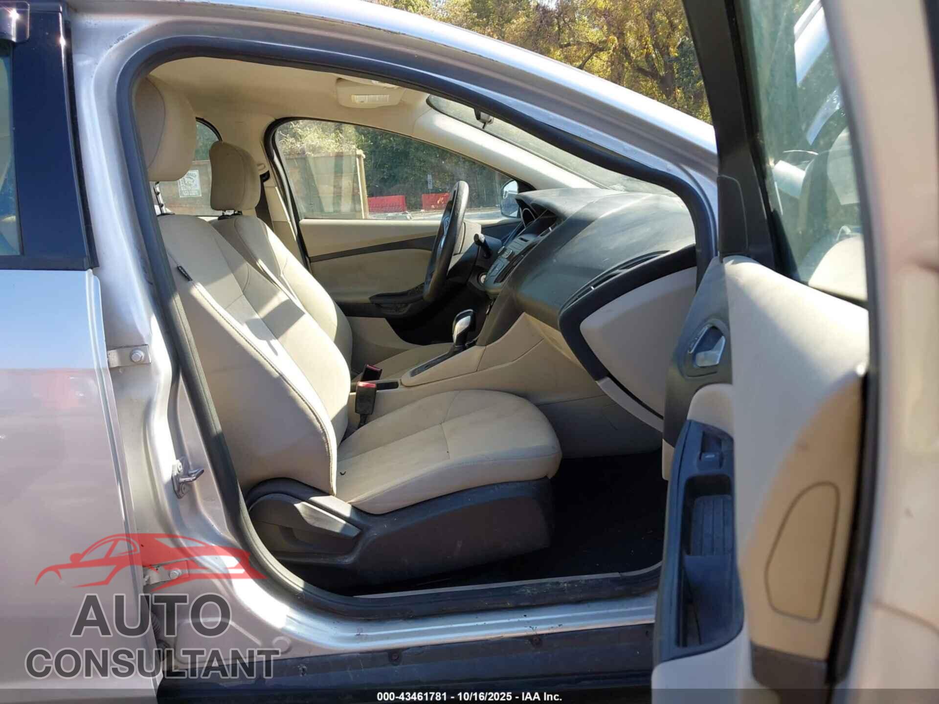 FORD FOCUS 2015 - 1FADP3F28FL219938