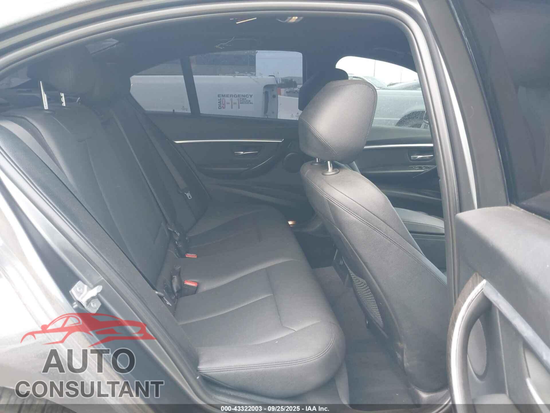 BMW 328I 2016 - WBA8E9G51GNU27658