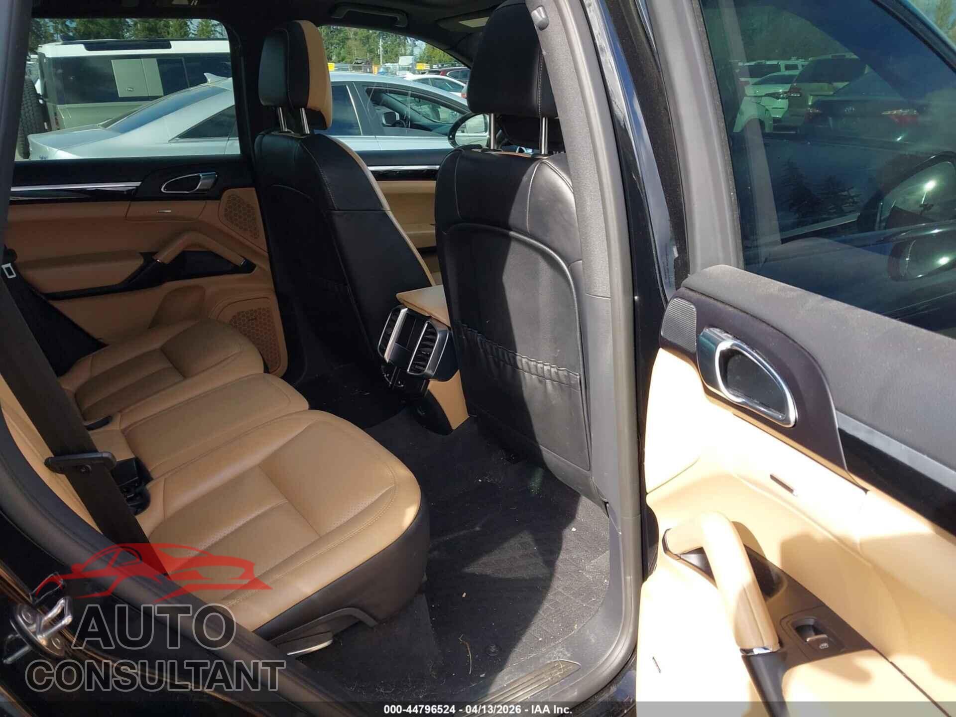PORSCHE CAYENNE 2018 - WP1AA2A26JKA06497