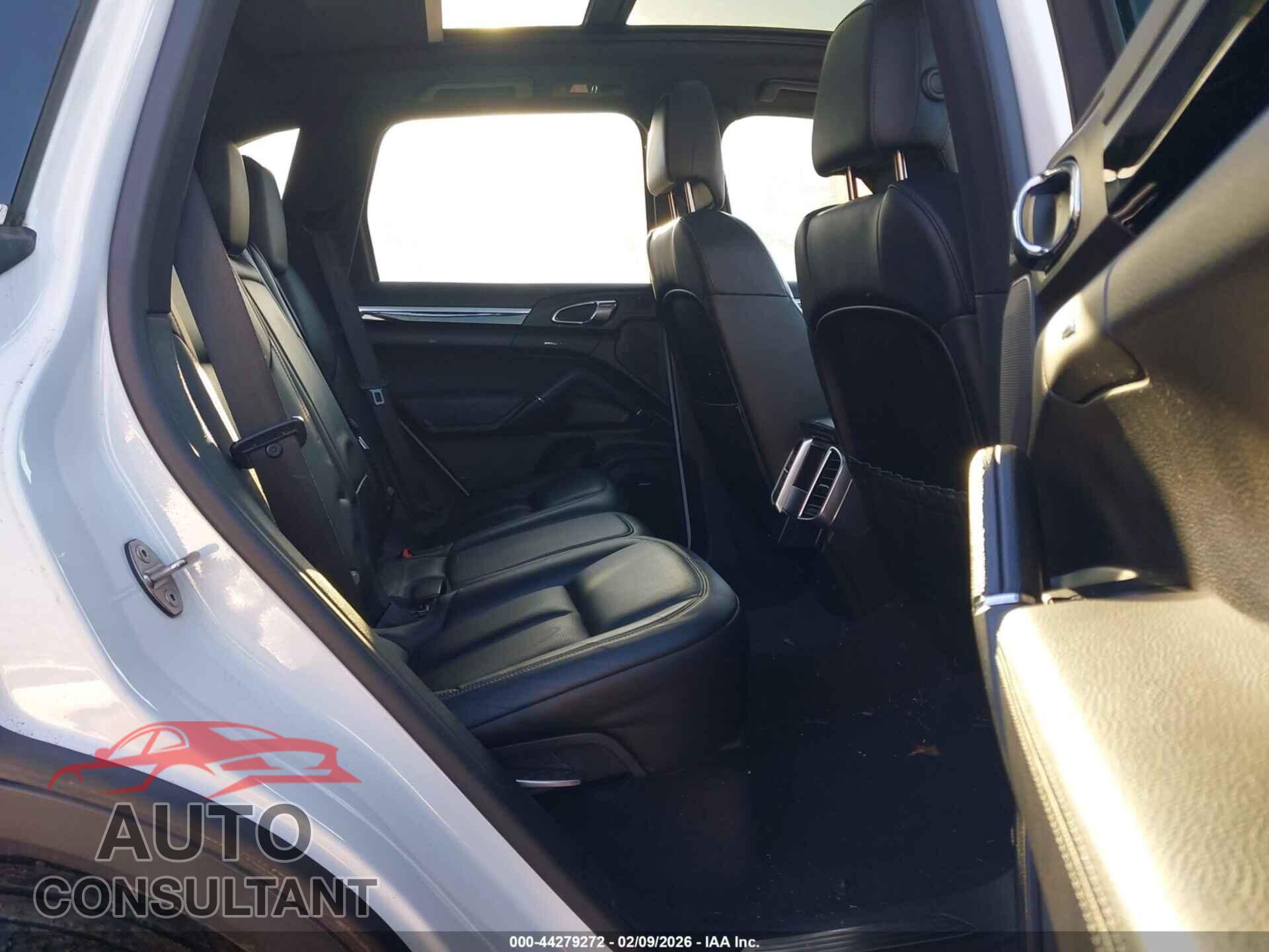 PORSCHE CAYENNE 2016 - WP1AA2A23GKA10810