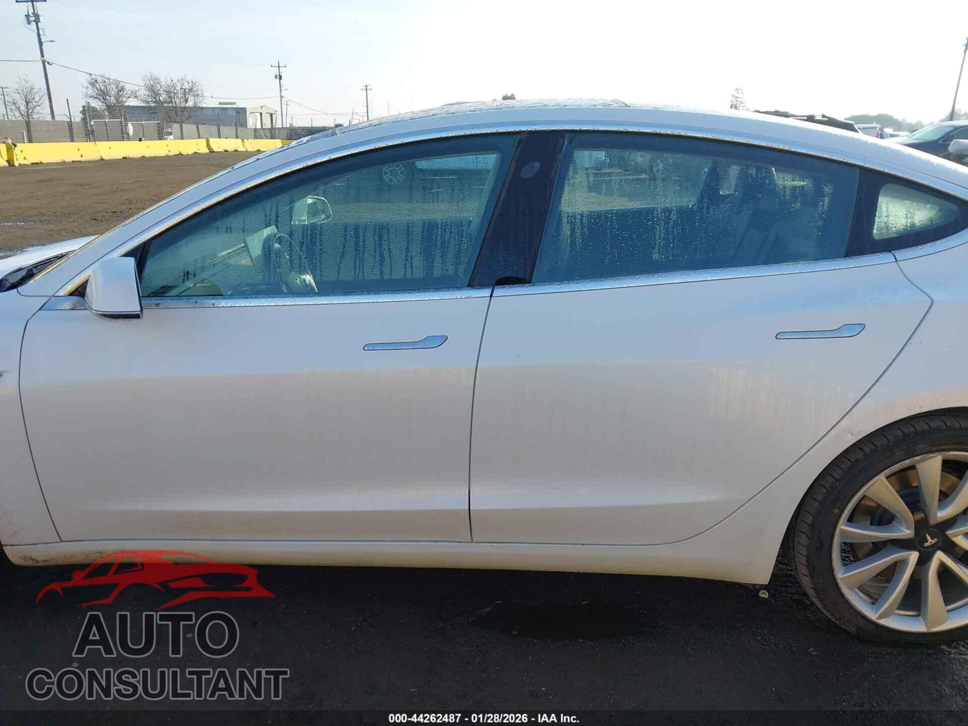 TESLA MODEL 3 2018 - 5YJ3E1EA5JF049140