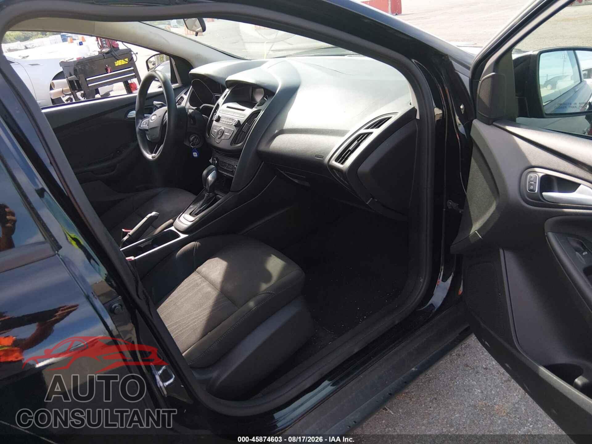 FORD FOCUS 2017 - 1FADP3F21HL284178