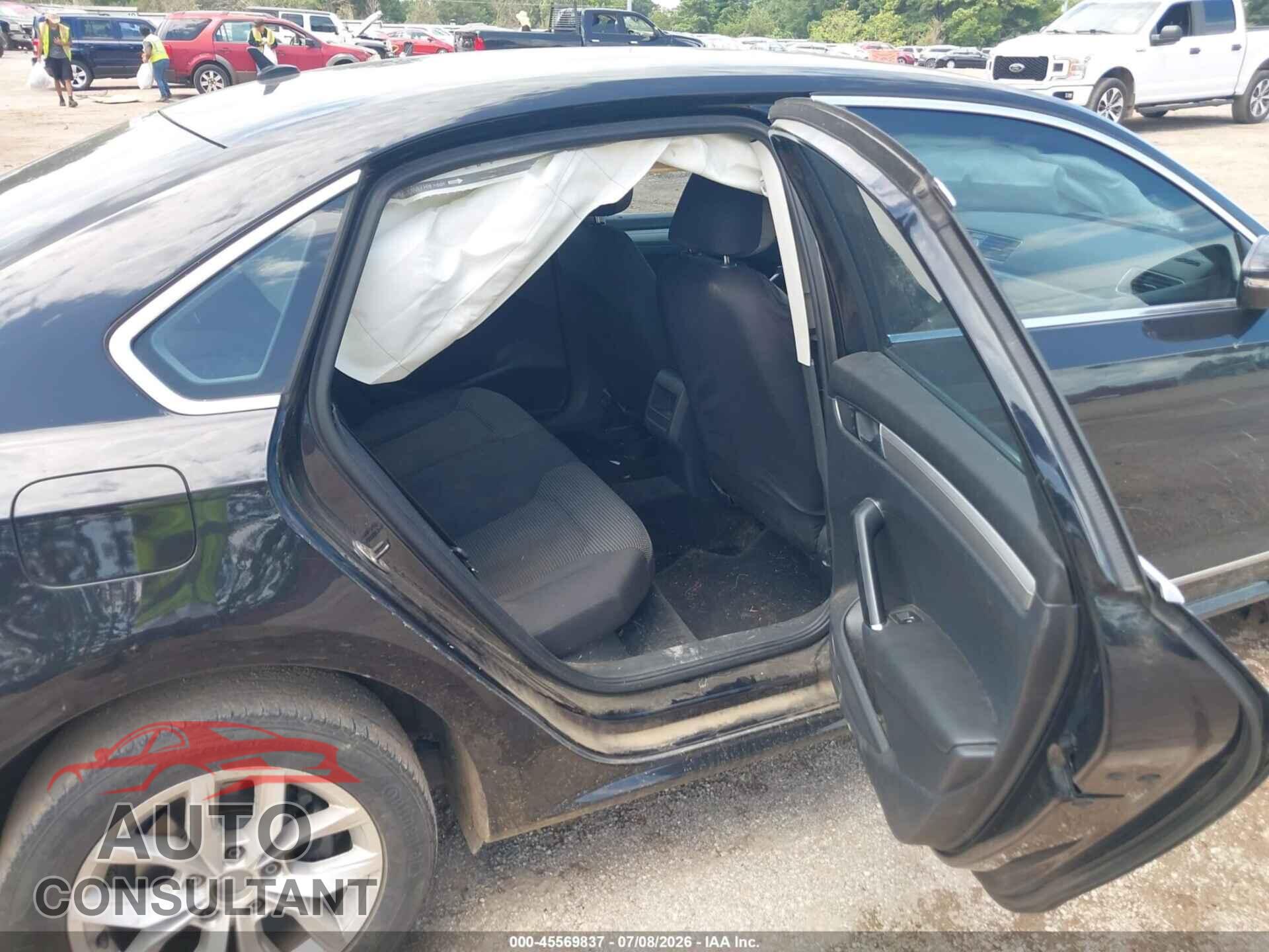 VOLKSWAGEN PASSAT 2017 - 1VWAT7A37HC016894