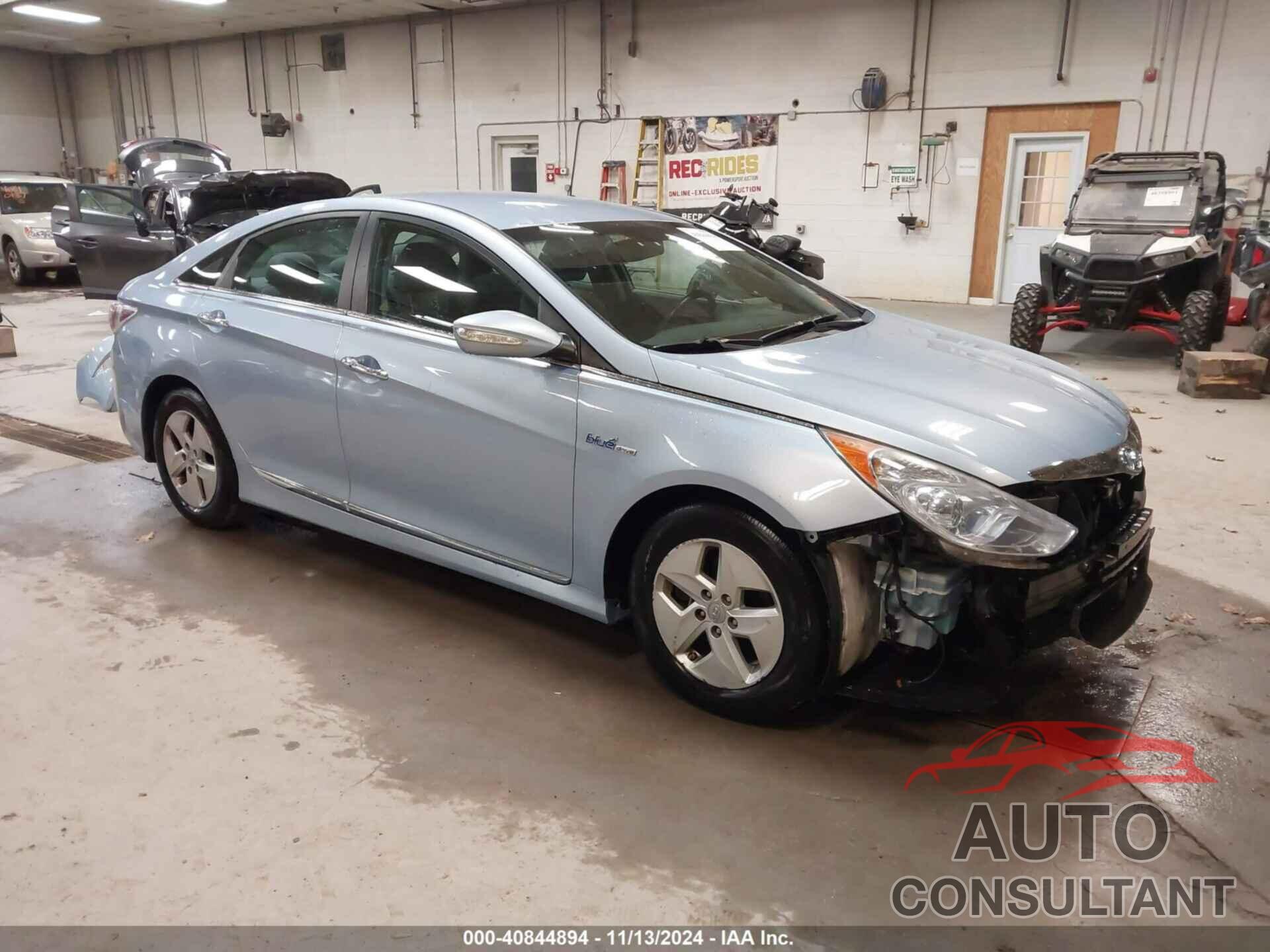 HYUNDAI SONATA HYBRID 2012 - KMHEC4A48CA033568