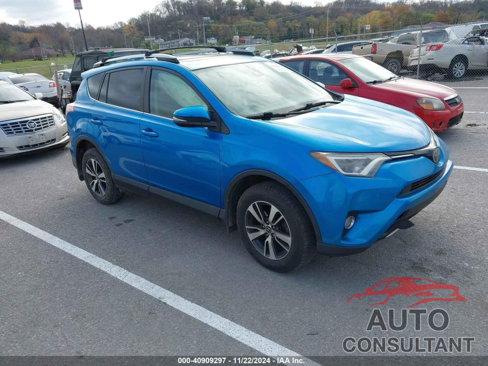 TOYOTA RAV4 2017 - JTMWFREV5HD100004