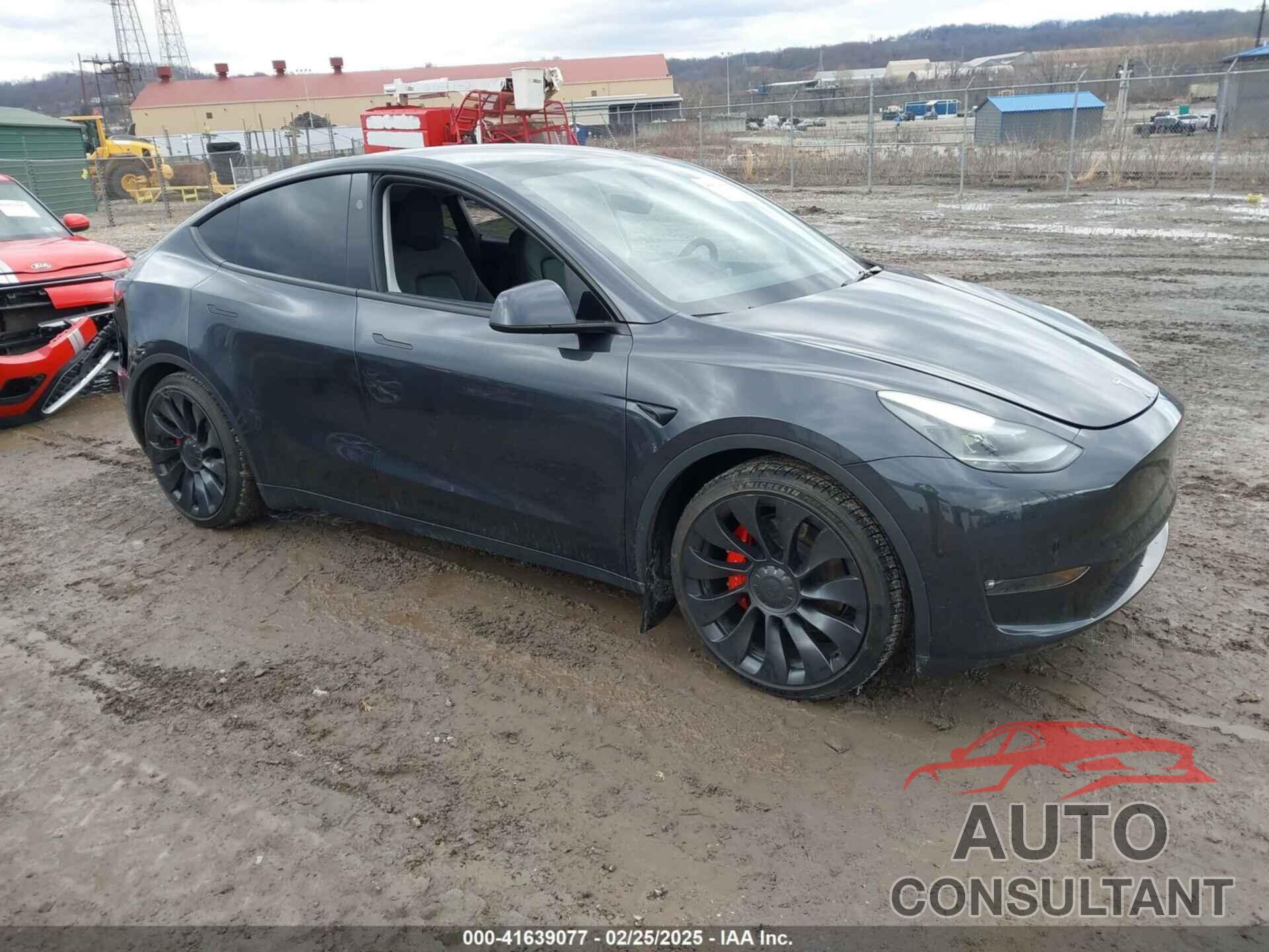 TESLA MODEL Y 2024 - 7SAYGDEF7RF020203