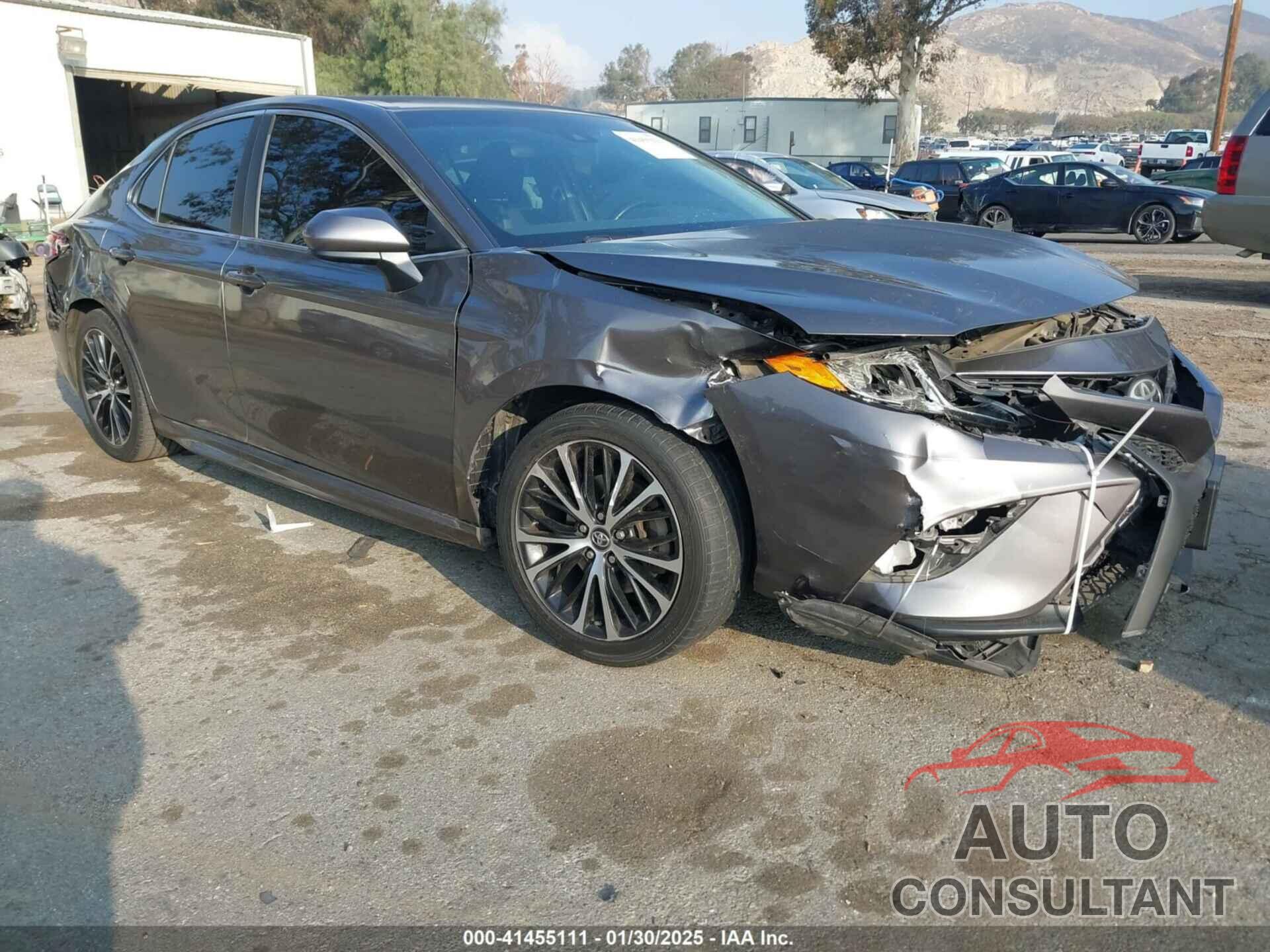 TOYOTA CAMRY 2018 - 4T1B11HK0JU118086