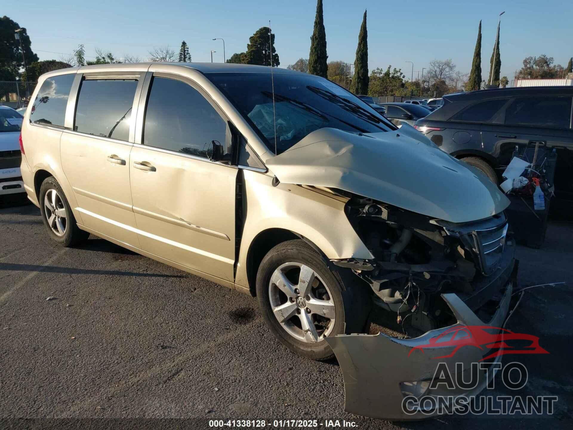 VOLKSWAGEN ROUTAN 2010 - 2V4RW3D11AR407204