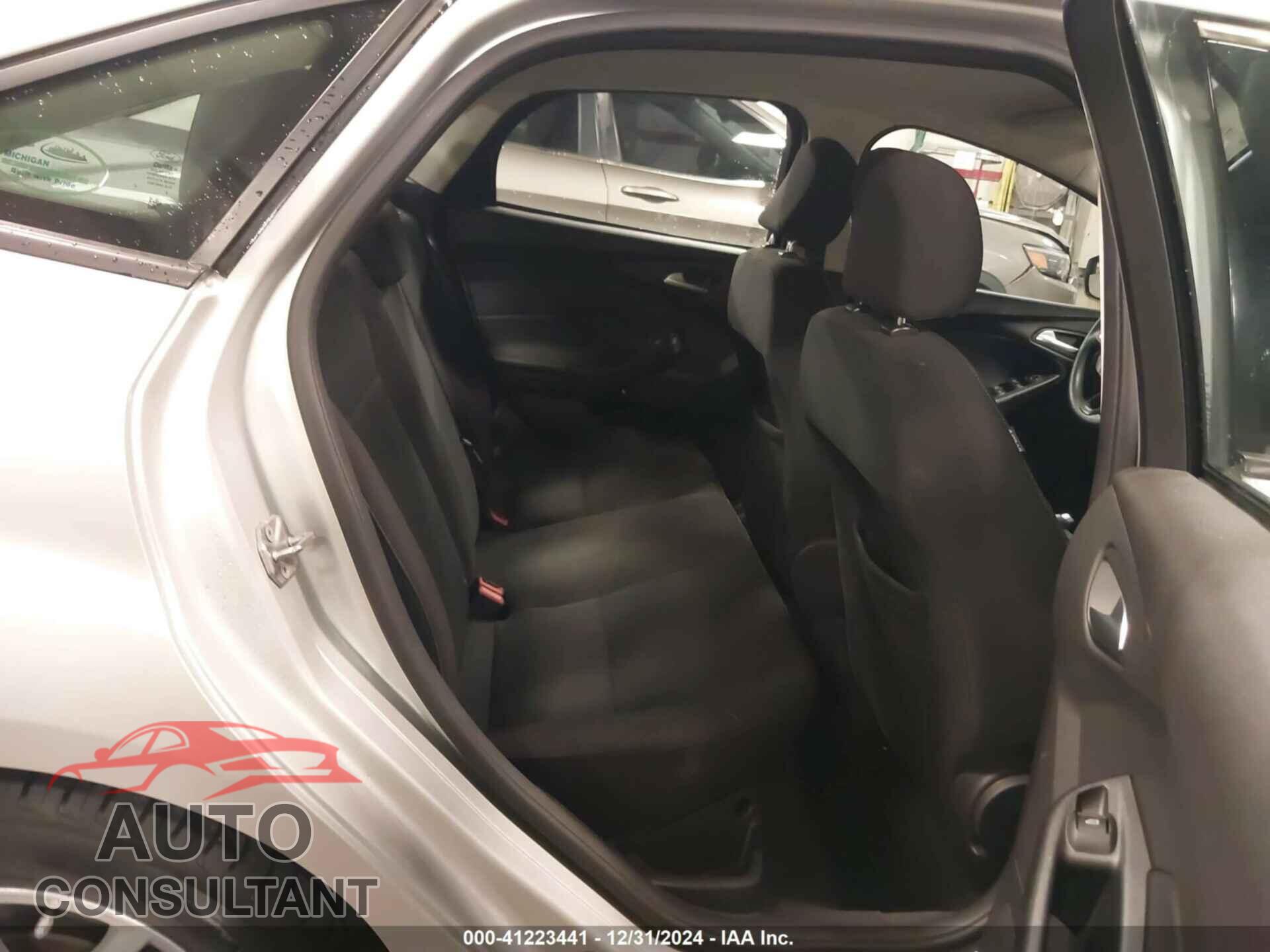FORD FOCUS 2015 - 1FADP3F28FL357382
