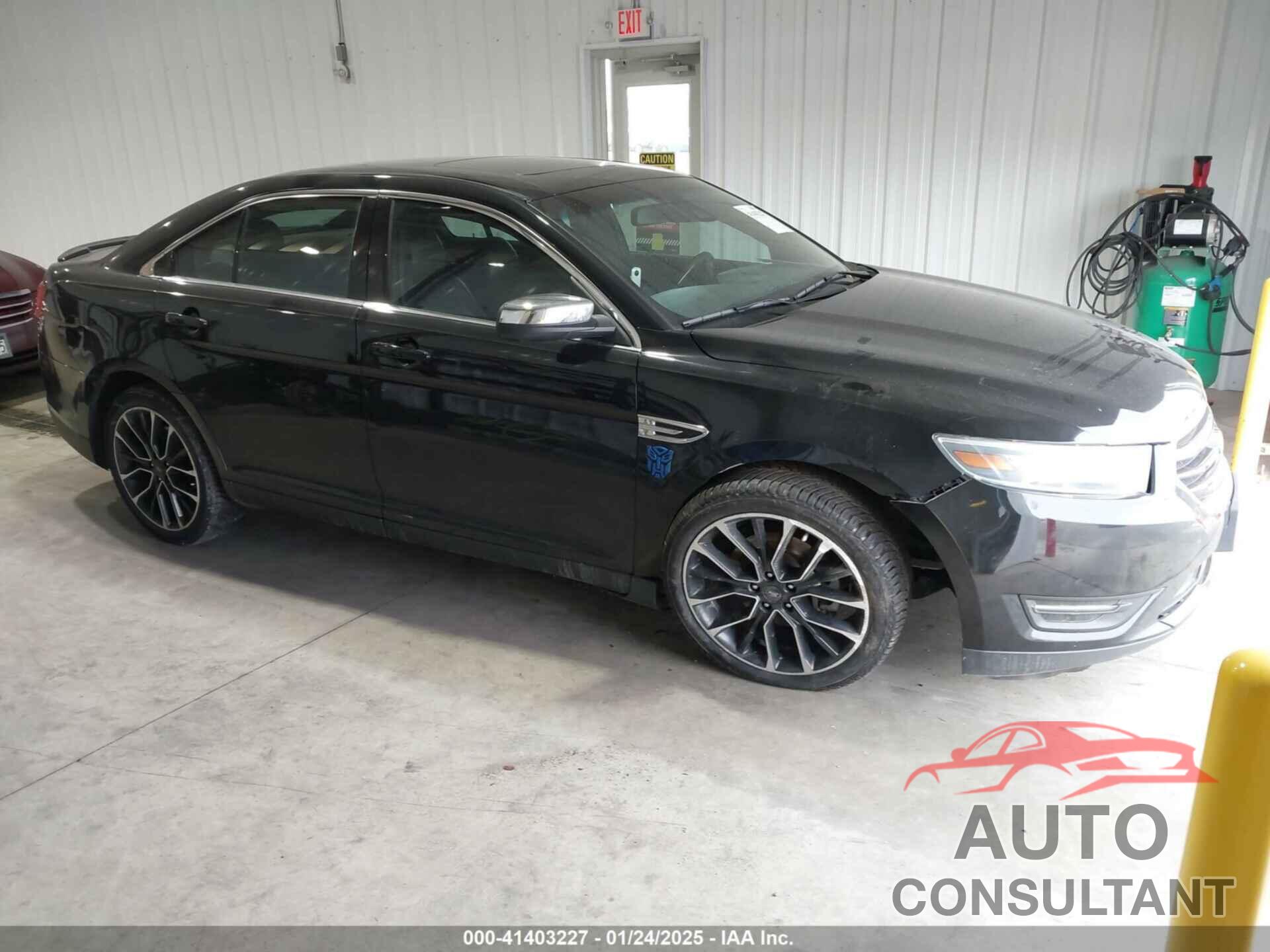 FORD TAURUS 2018 - 1FAHP2J89JG124314