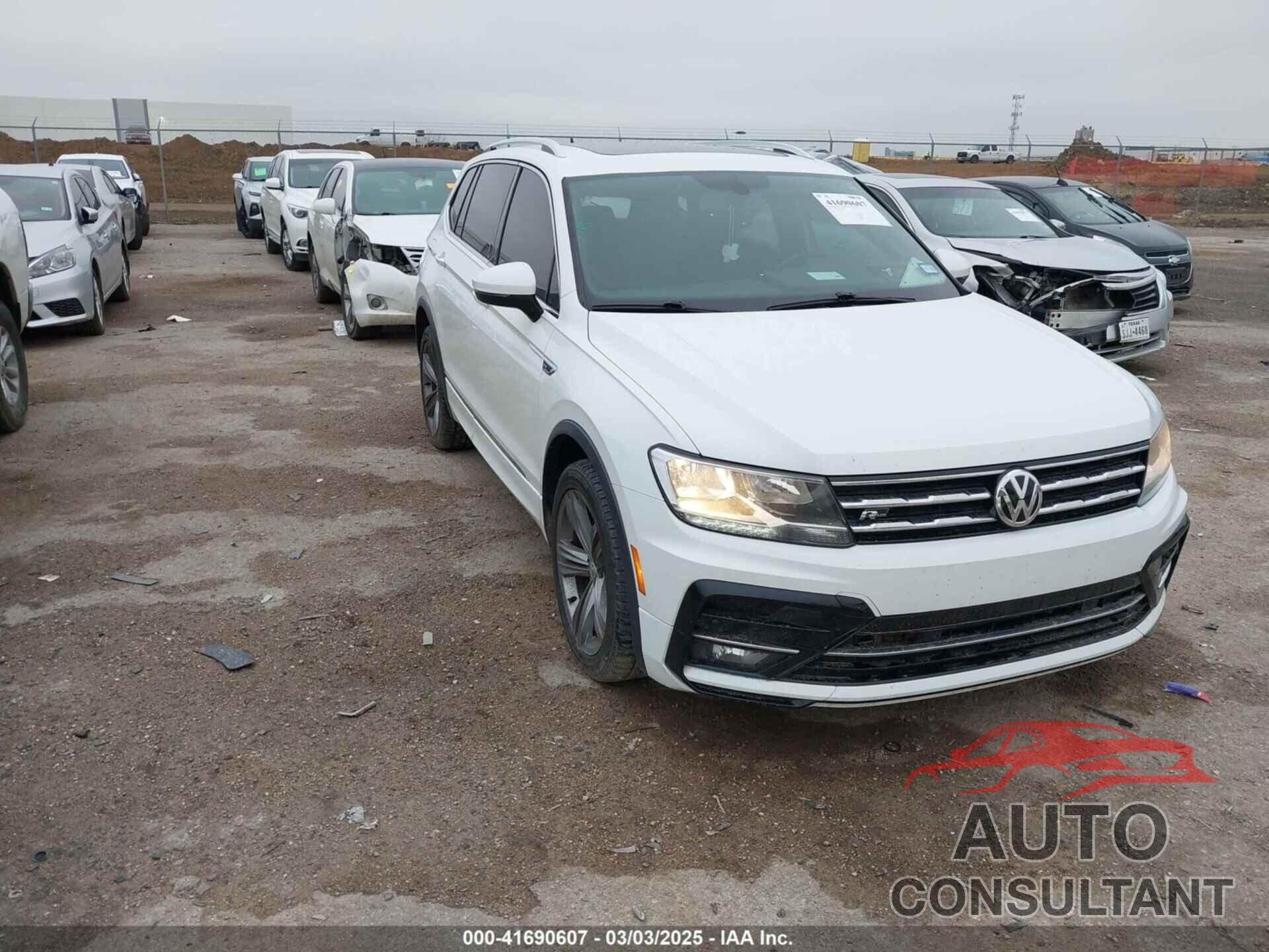 VOLKSWAGEN TIGUAN 2018 - 3VV3B7AX9JM128037