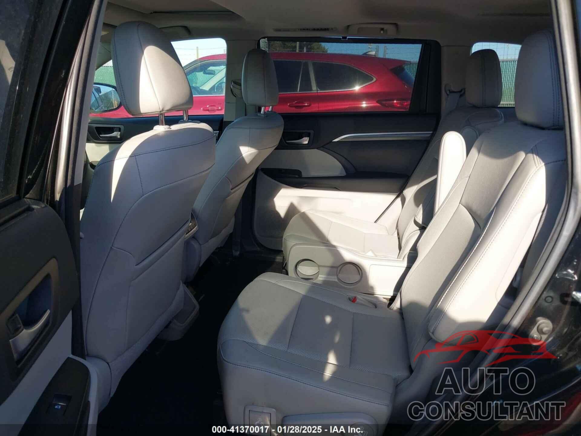 TOYOTA HIGHLANDER 2018 - 5TDDZRFH3JS869473