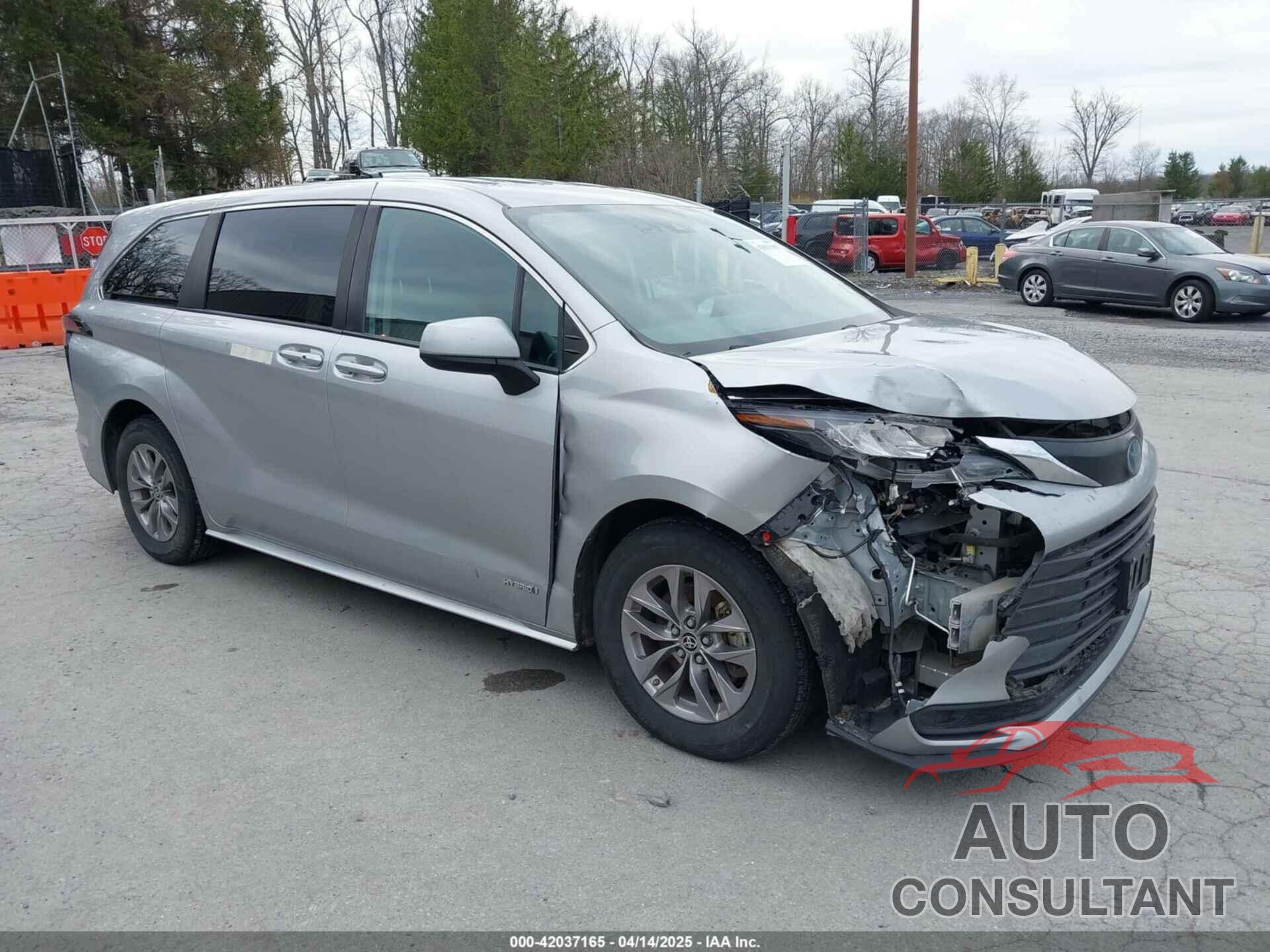 TOYOTA SIENNA 2021 - 5TDKSKFCXMS036779