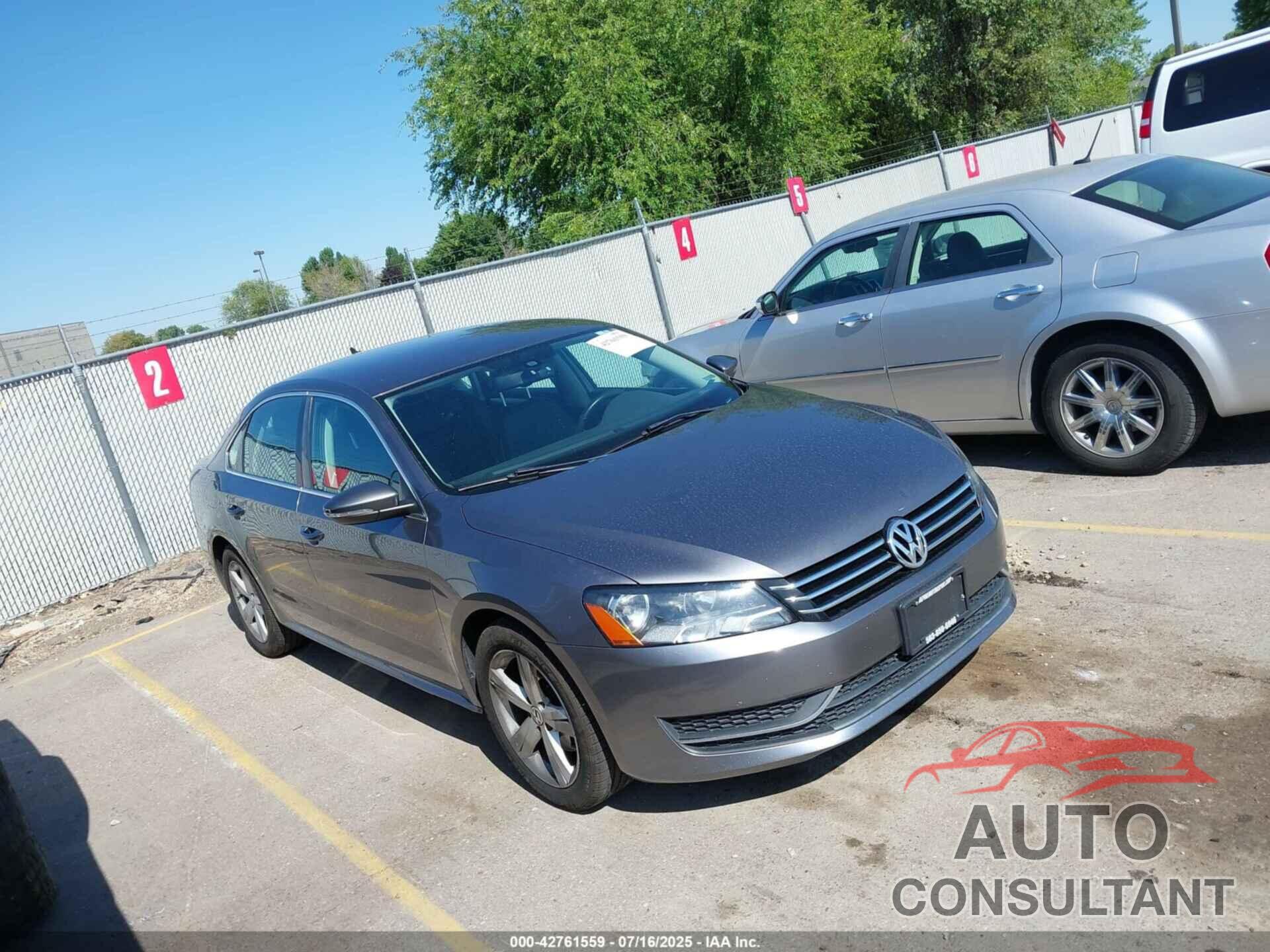 VOLKSWAGEN PASSAT 2012 - 1VWBP7A35CC064329