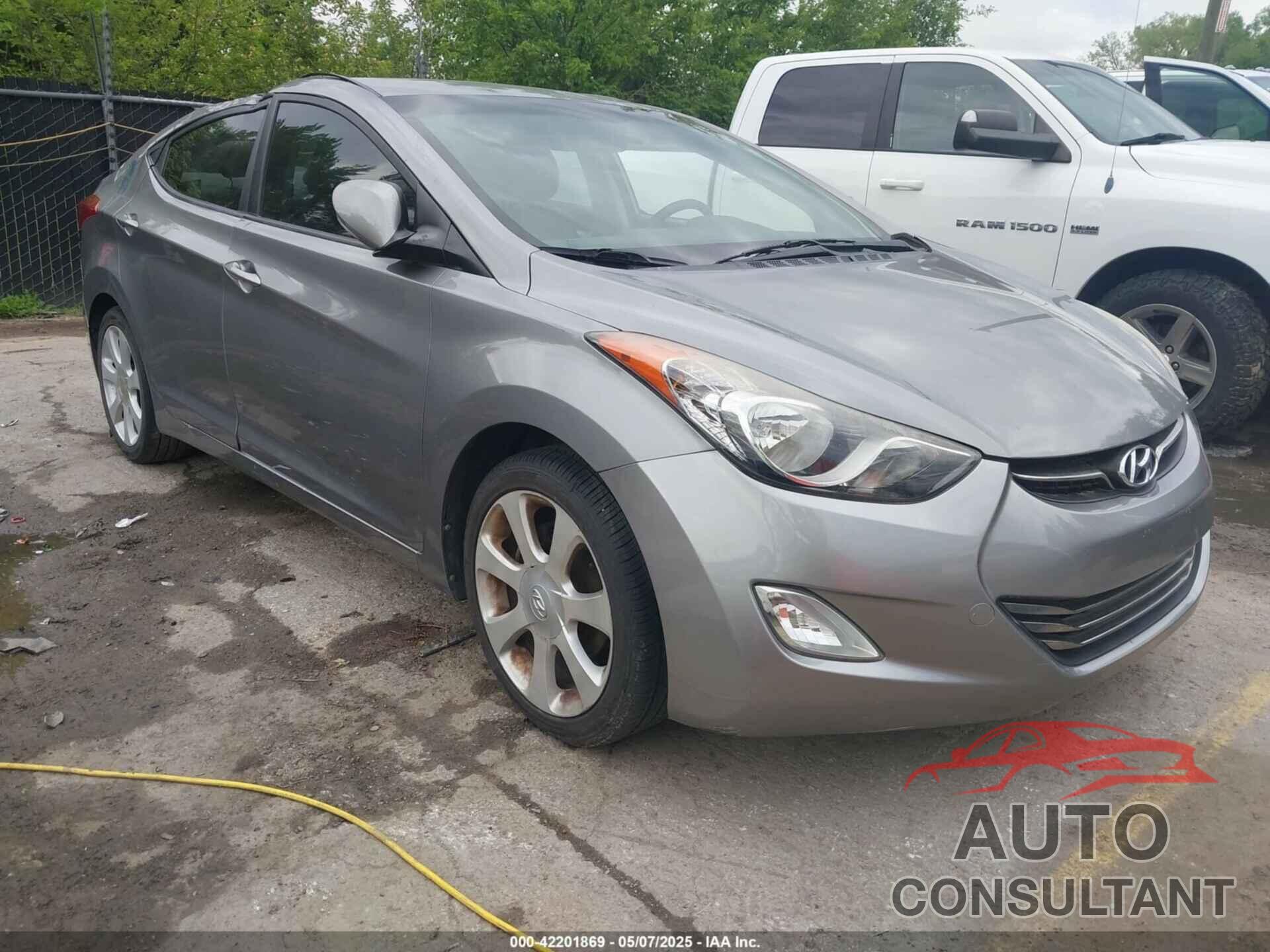 HYUNDAI ELANTRA 2011 - KMHDH4AE3BU139543
