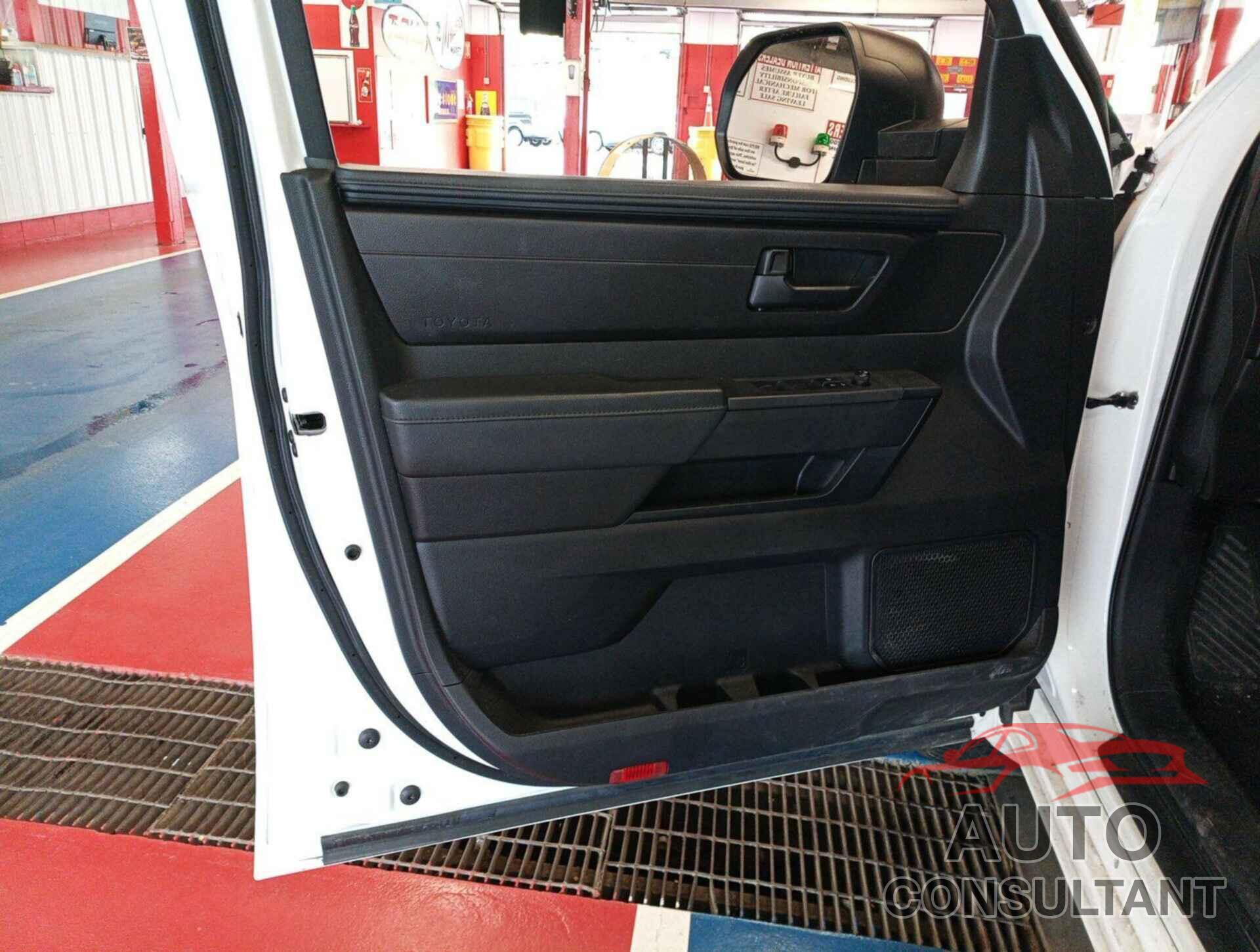 TOYOTA TUNDRA 2022 - 5TFKB5DA5NX006474