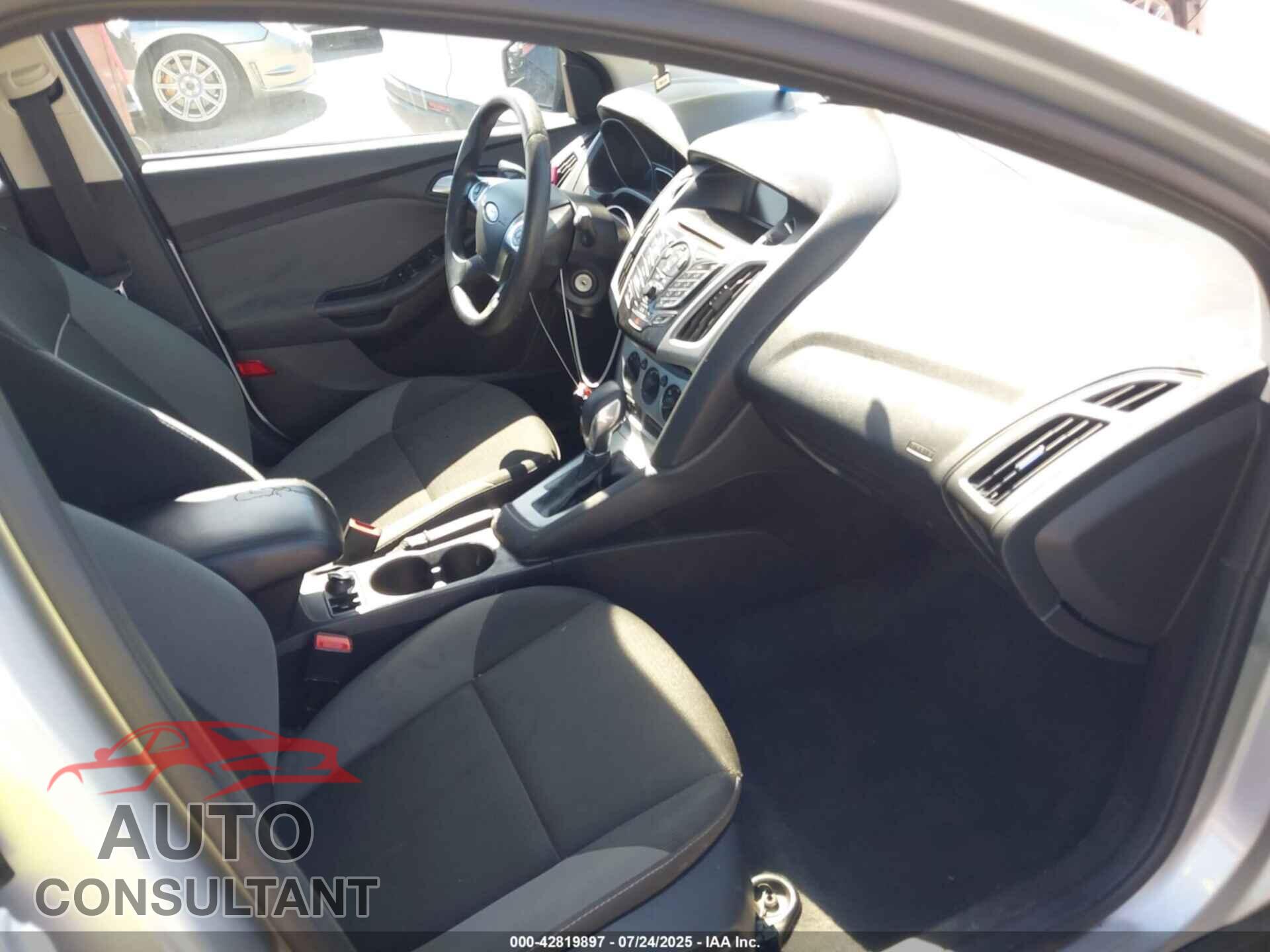 FORD FOCUS 2014 - 1FADP3F29EL428569