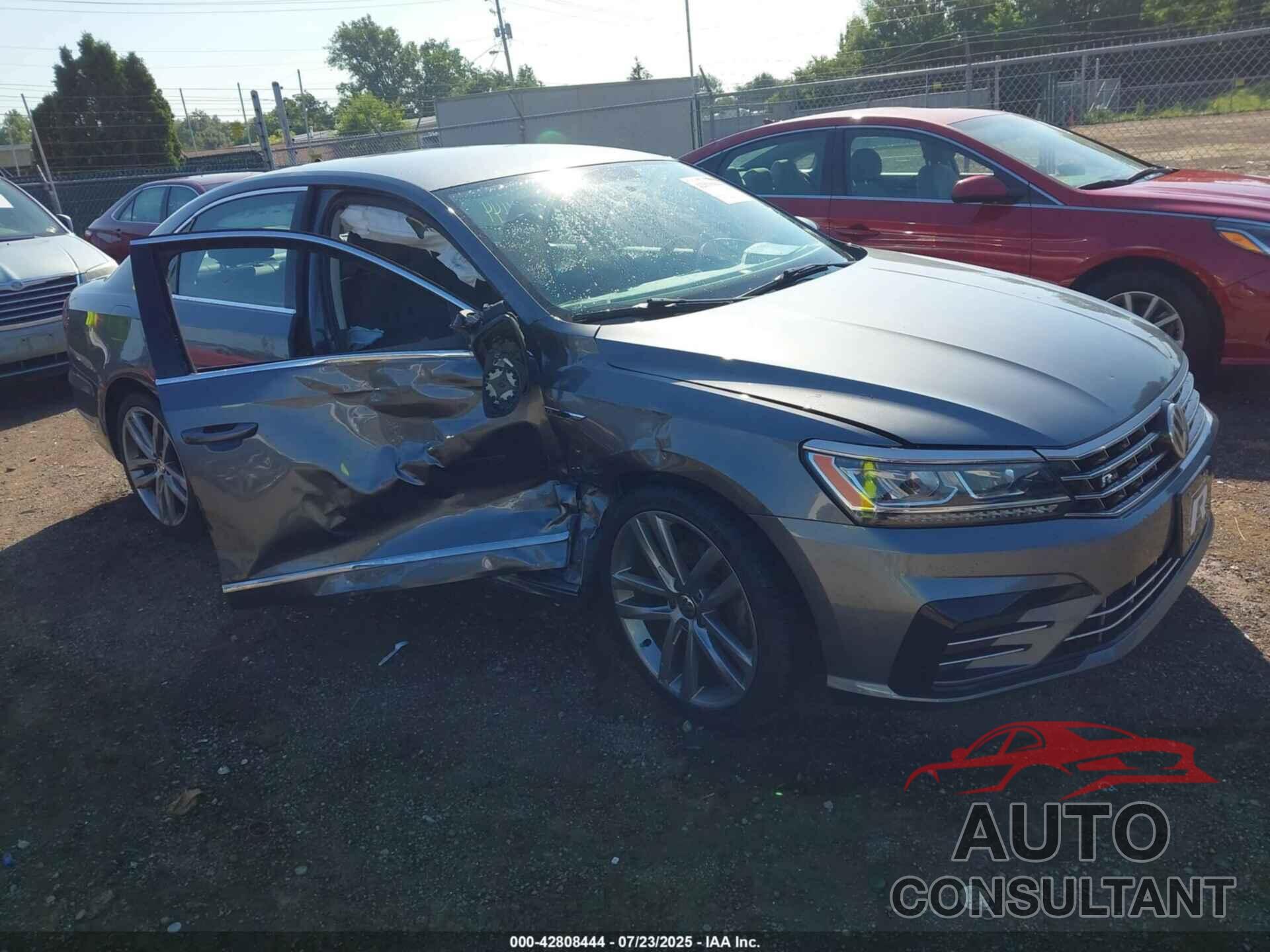 VOLKSWAGEN PASSAT 2017 - 1VWDT7A30HC059017