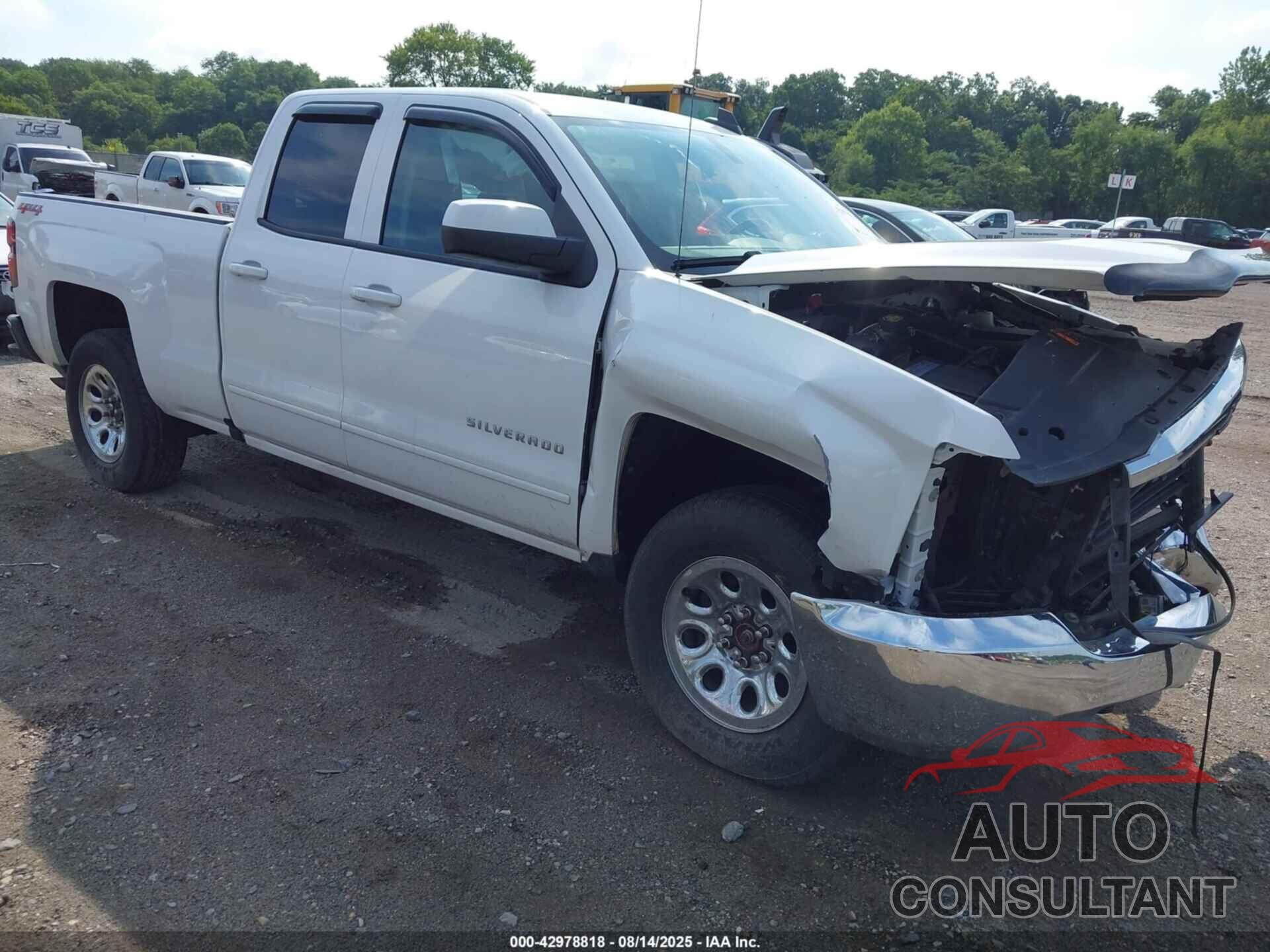 CHEVROLET SILVERADO 1500 2018 - 1GCVKREH8JZ280301