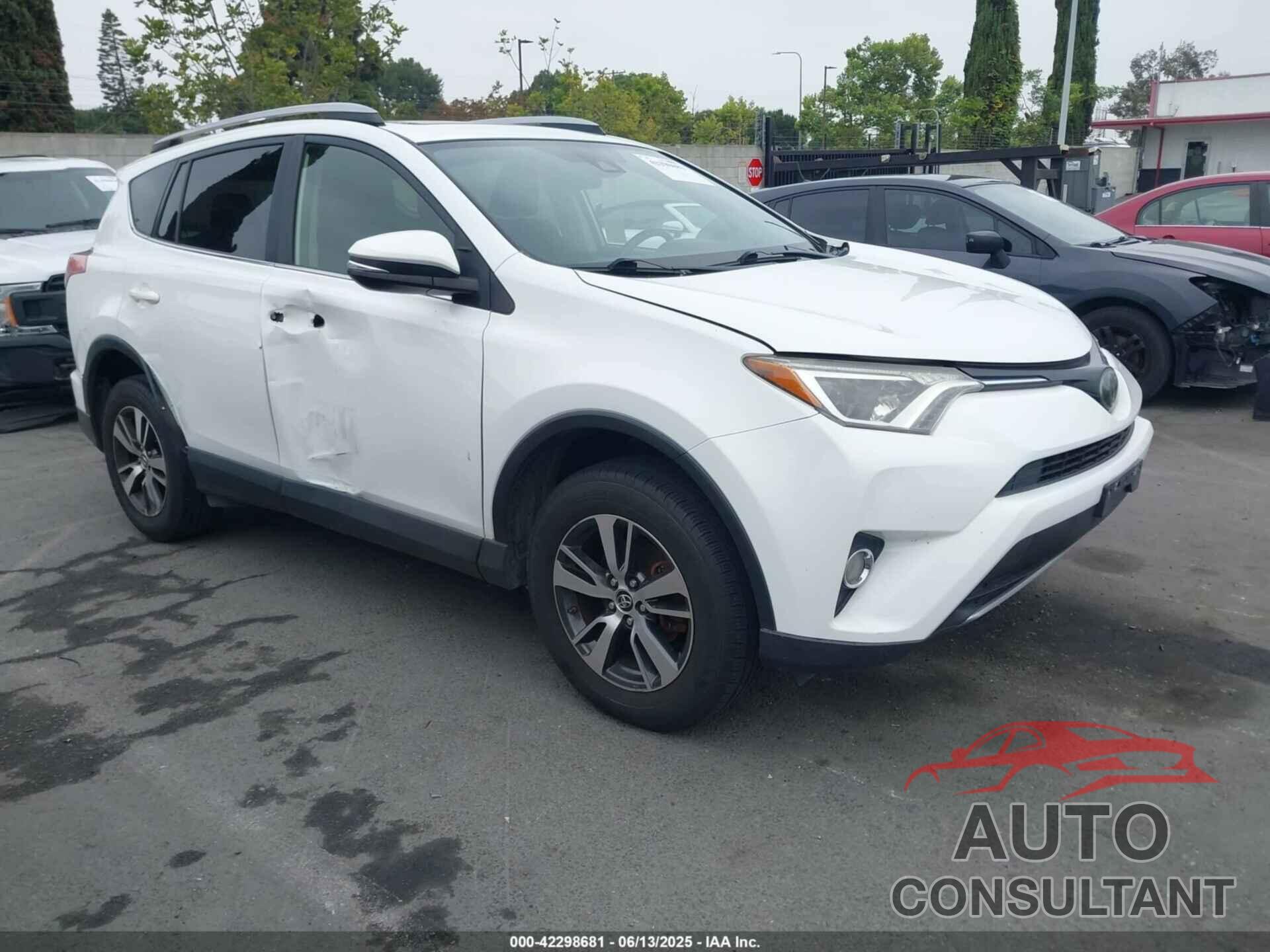 TOYOTA RAV4 2017 - JTMWFREV0HD098520