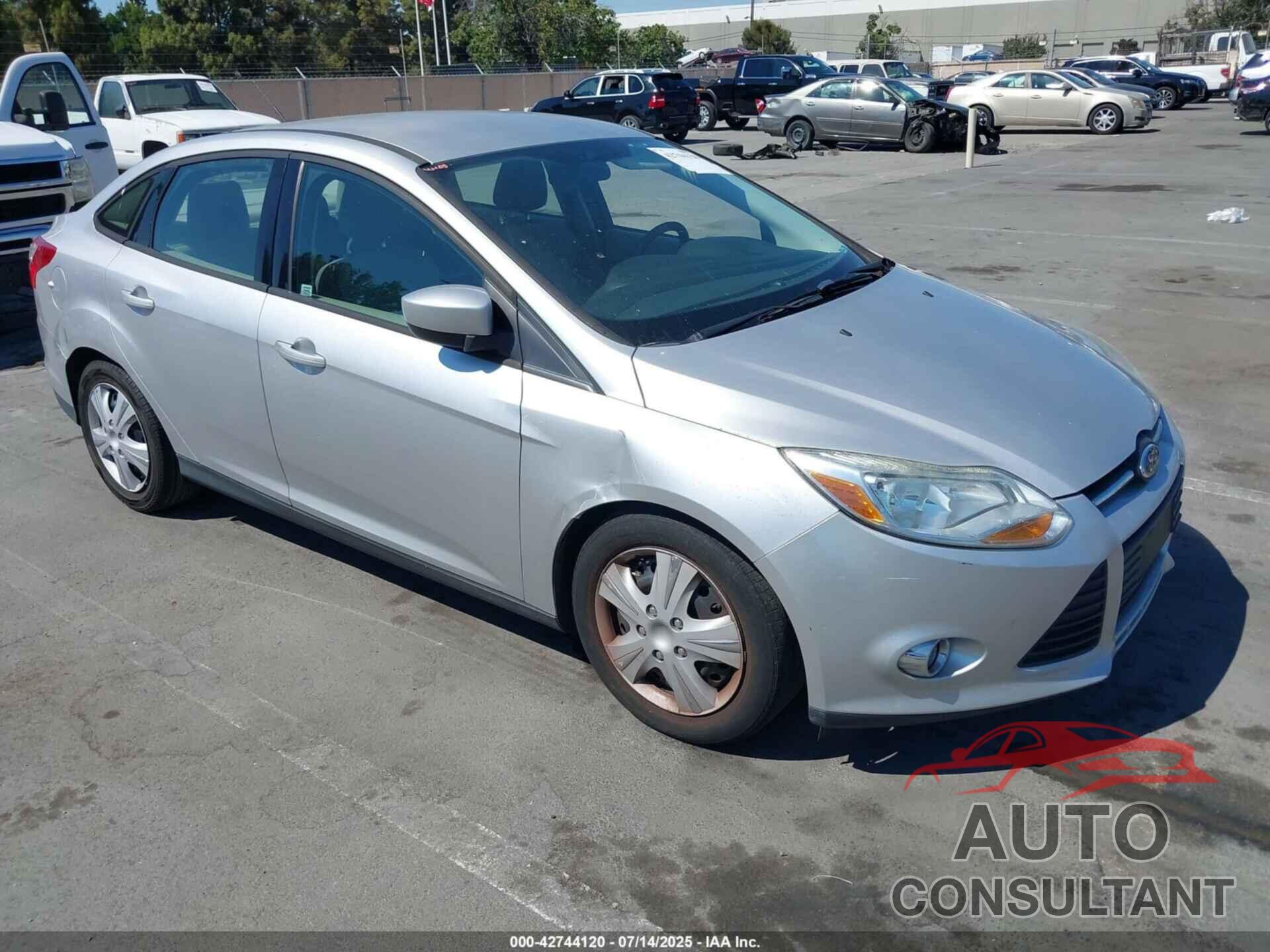 FORD FOCUS 2012 - 1FAHP3F22CL377625