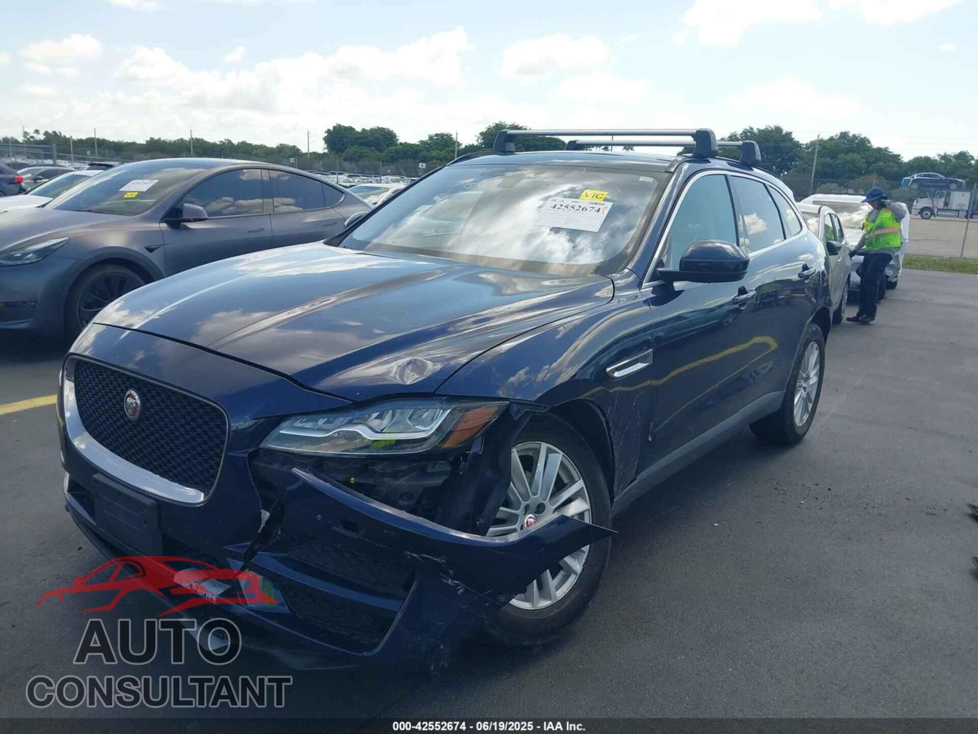 JAGUAR F-PACE 2017 - SADCK2BV8HA496834