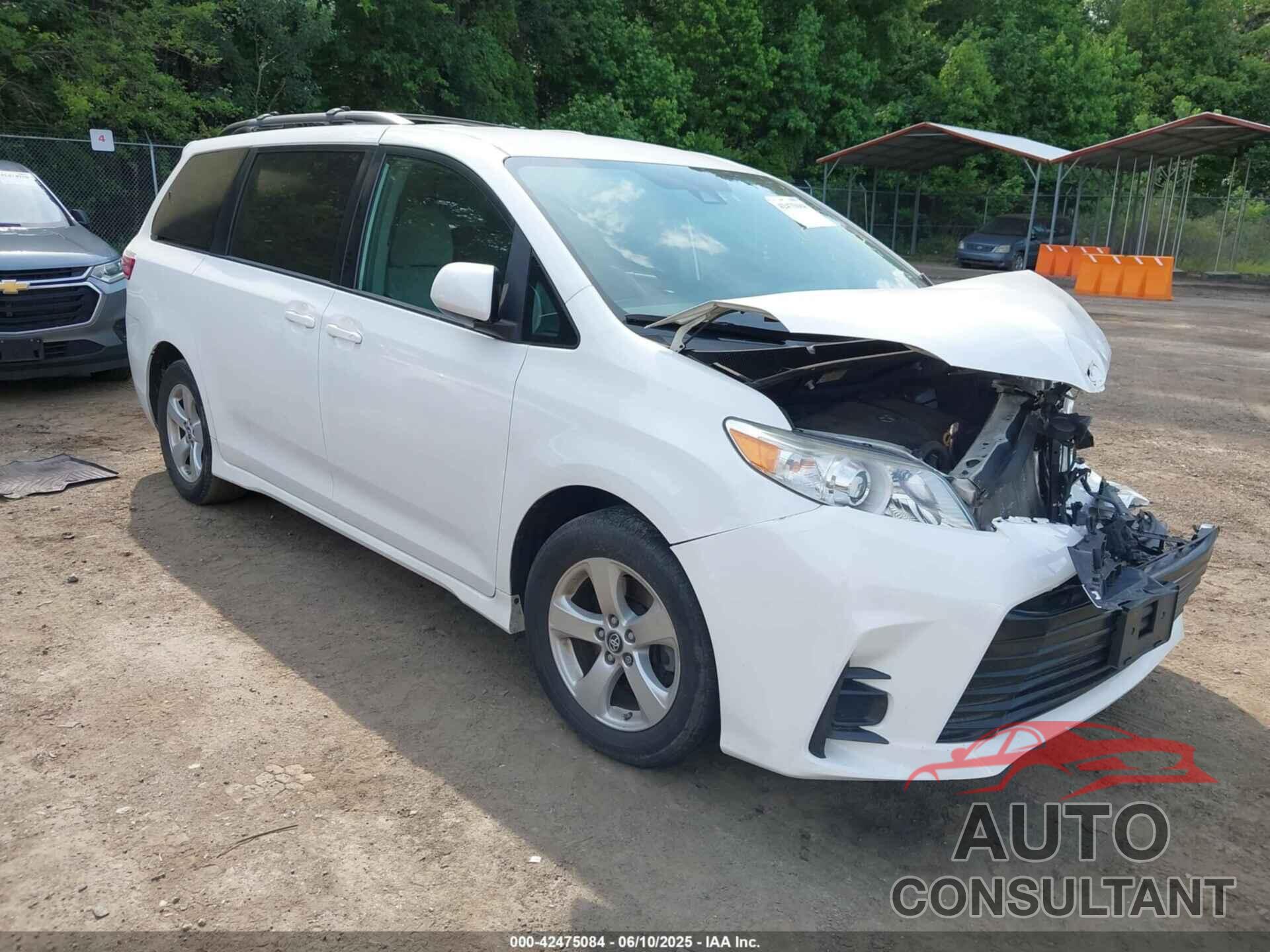 TOYOTA SIENNA 2019 - 5TDKZ3DC4KS008154