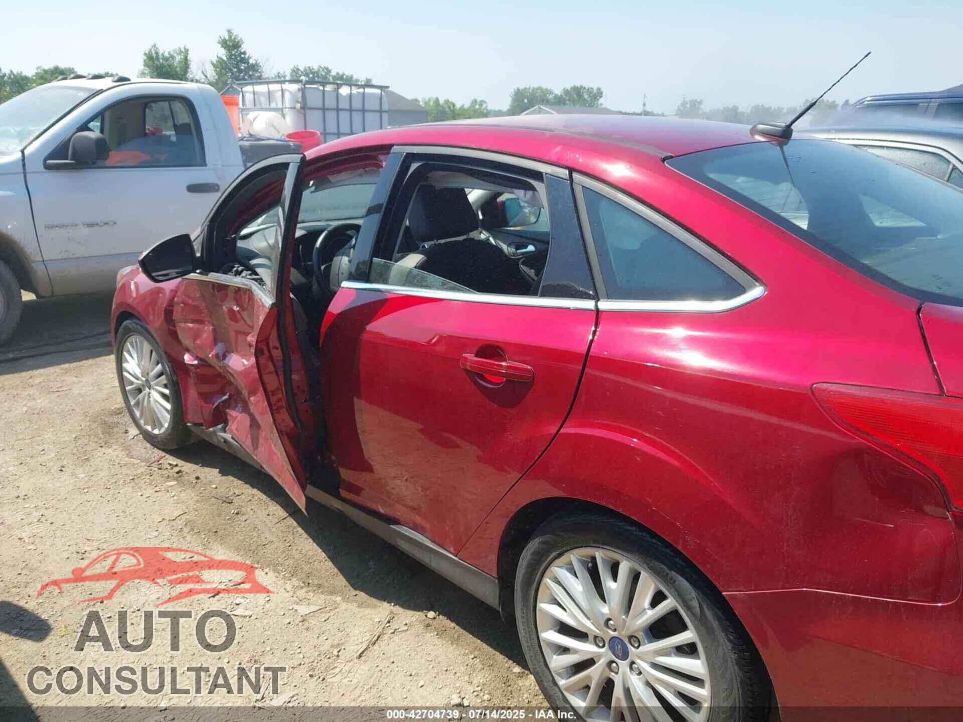 FORD FOCUS 2017 - 1FADP3J26HL228986