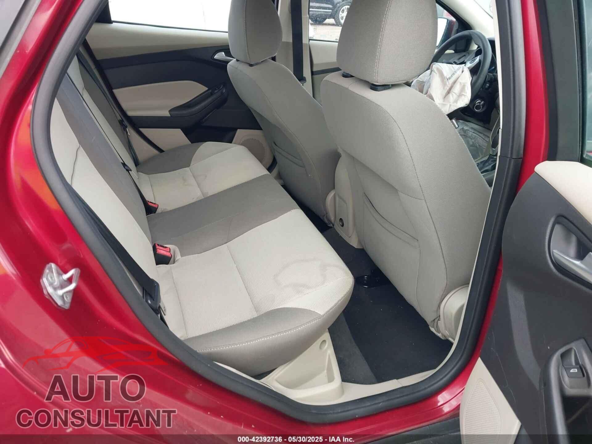 FORD FOCUS 2014 - 1FADP3F27EL227656