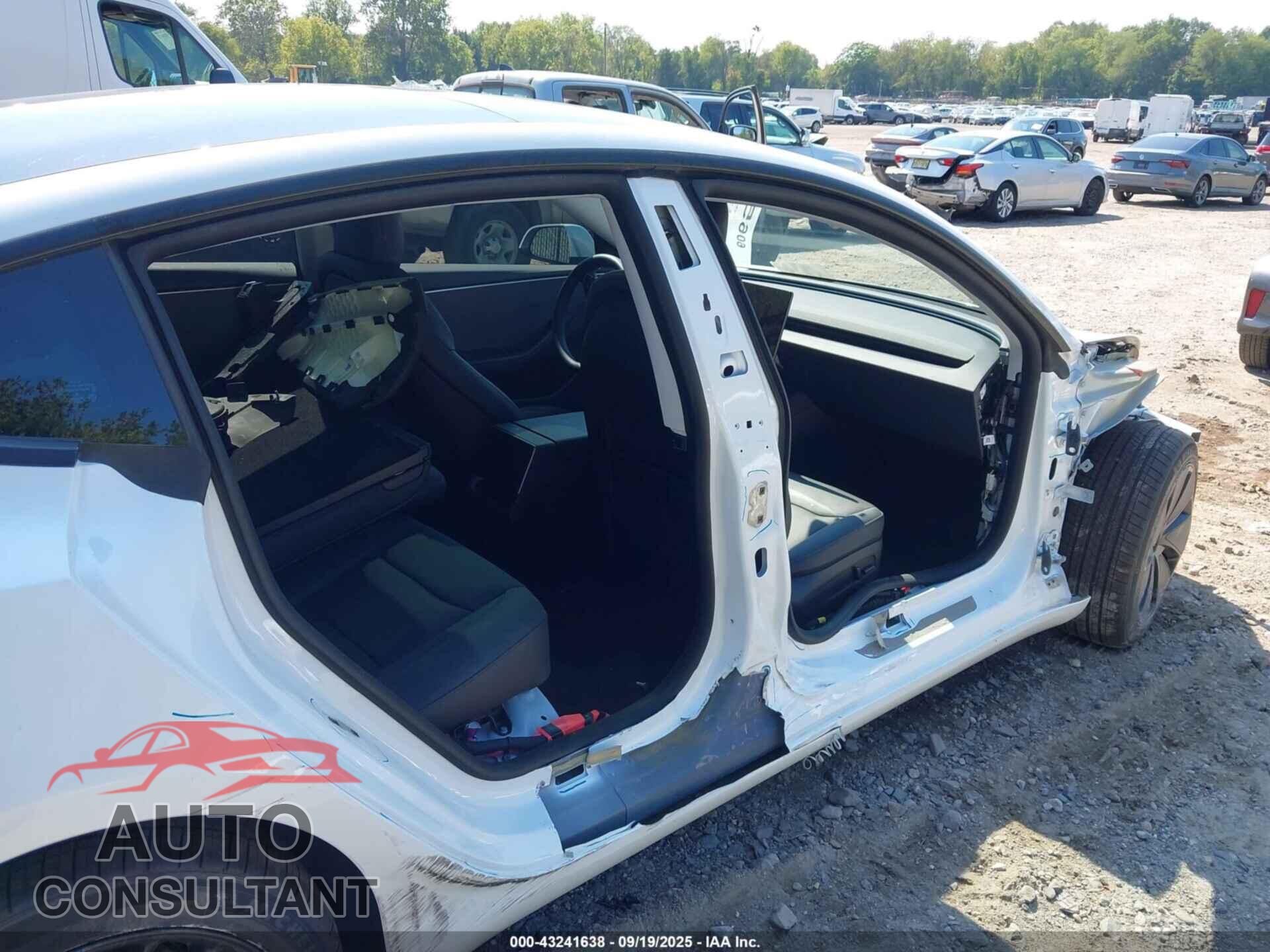 TESLA MODEL 3 2025 - 5YJ3E1EA6SF892829